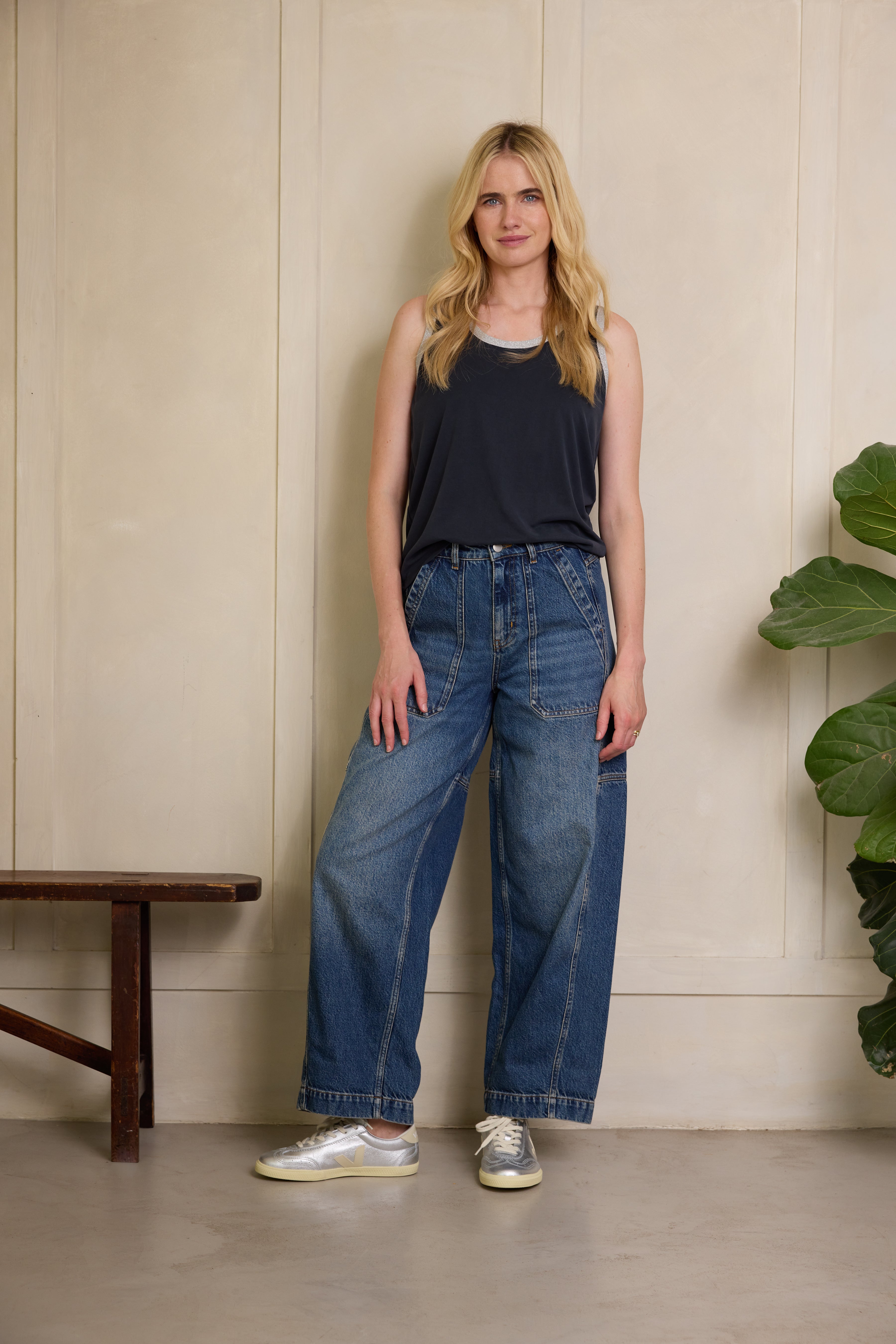 Billie Barrel Leg Jeans - Mid Wash