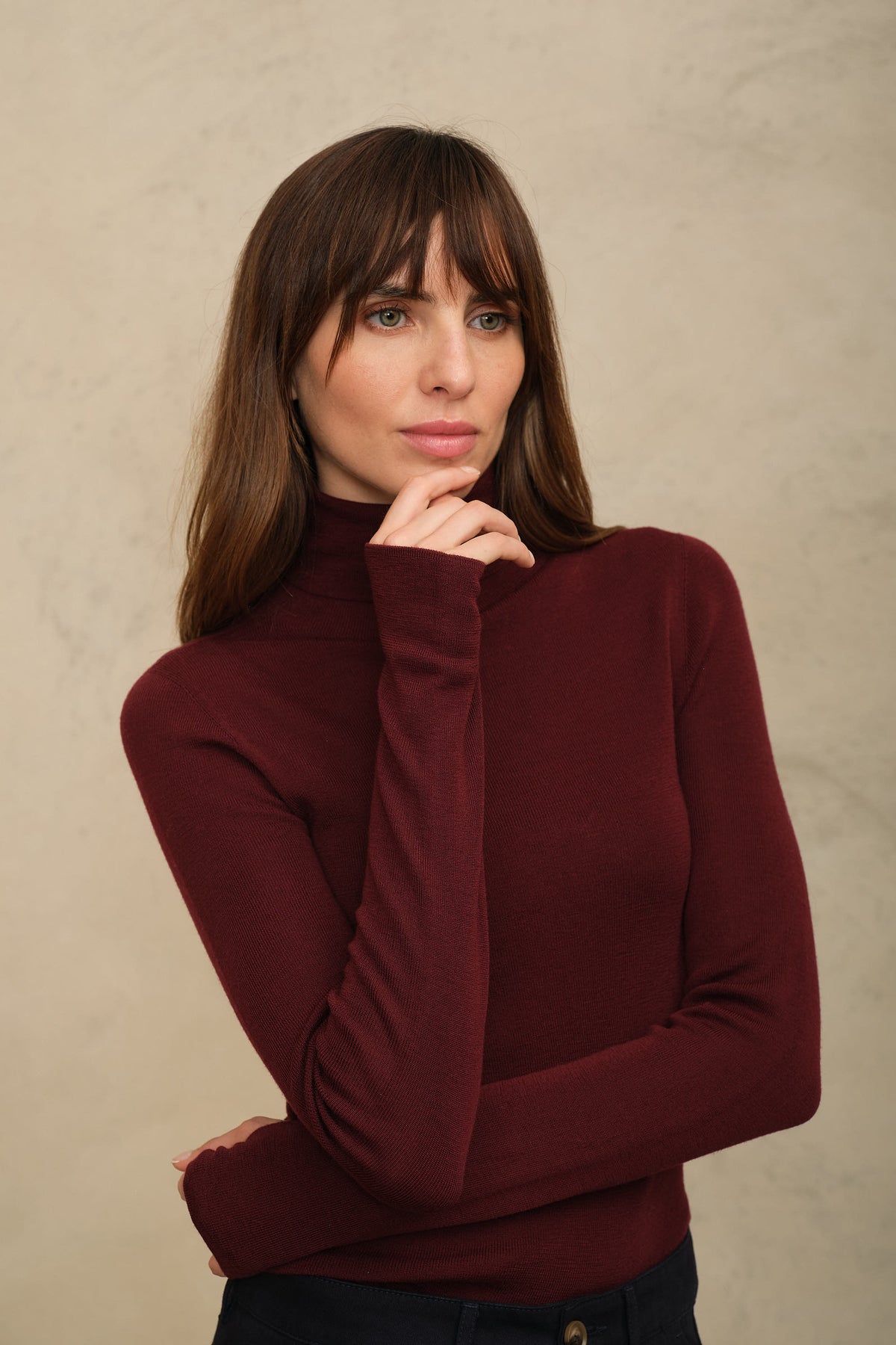 Gwyneth fine merino roll neck in burgundy