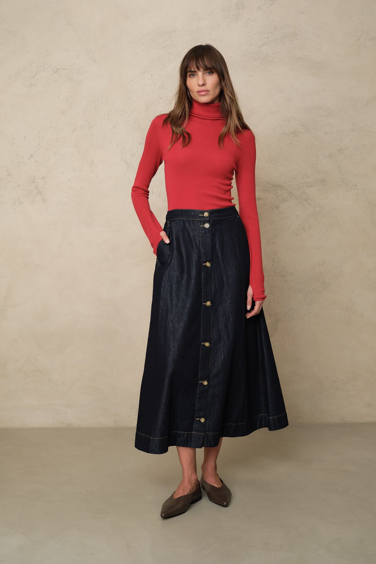 Gwyneth fine merino roll neck in red