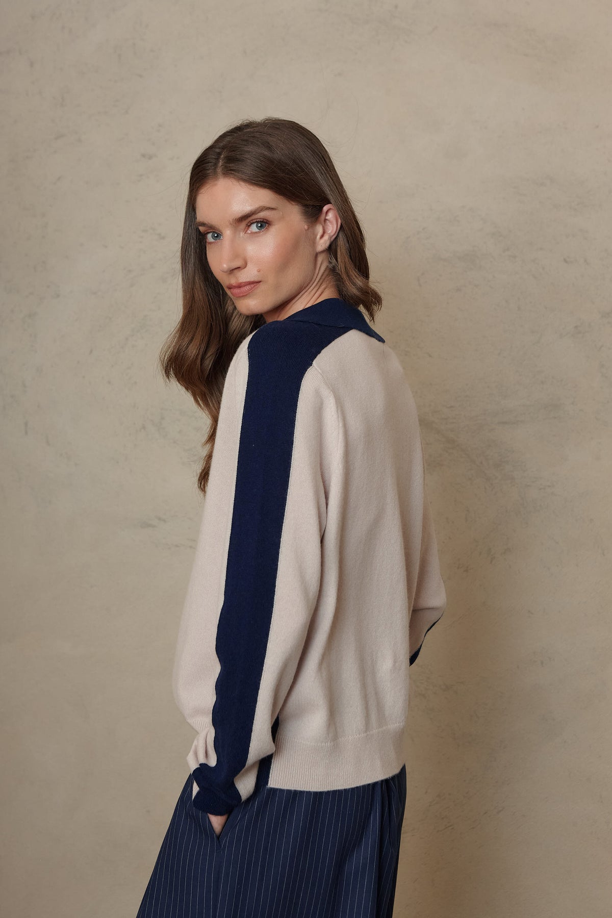 Tria Notch Collar Cashmere Blend Jumper - Soft Stone