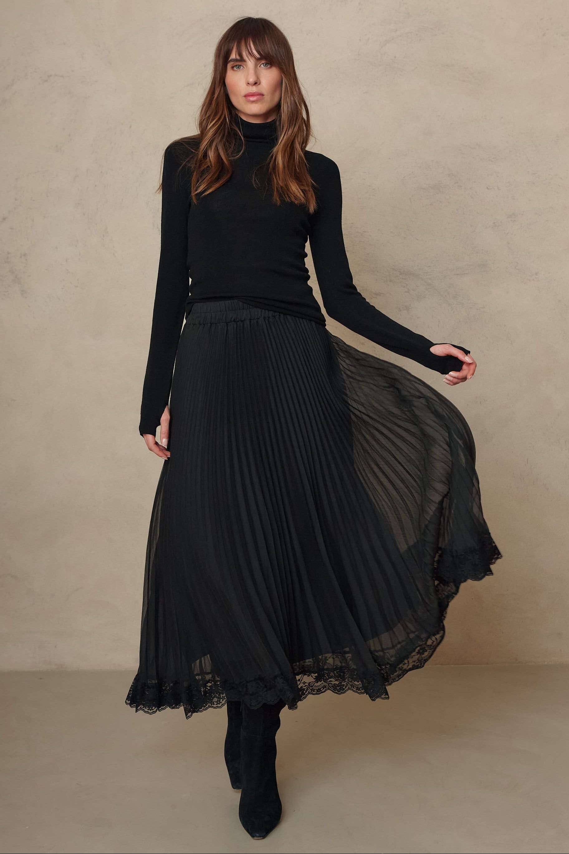 Bonnie pleated lace skirt in black