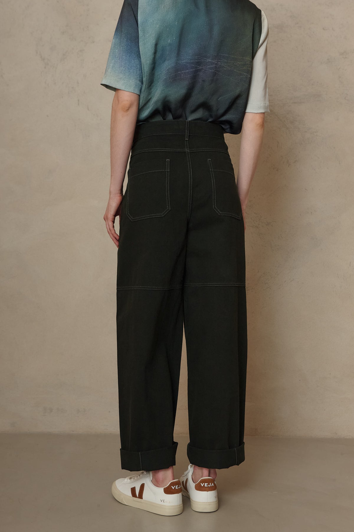 Billie barrel leg trousers in forest green