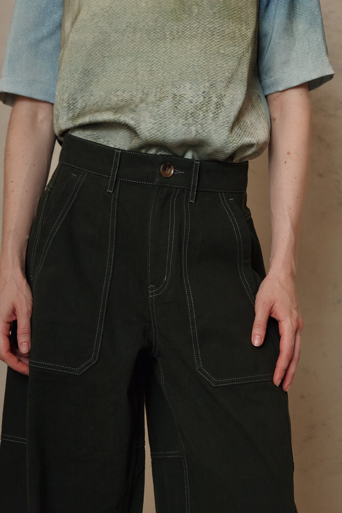 Billie barrel leg trousers in forest green