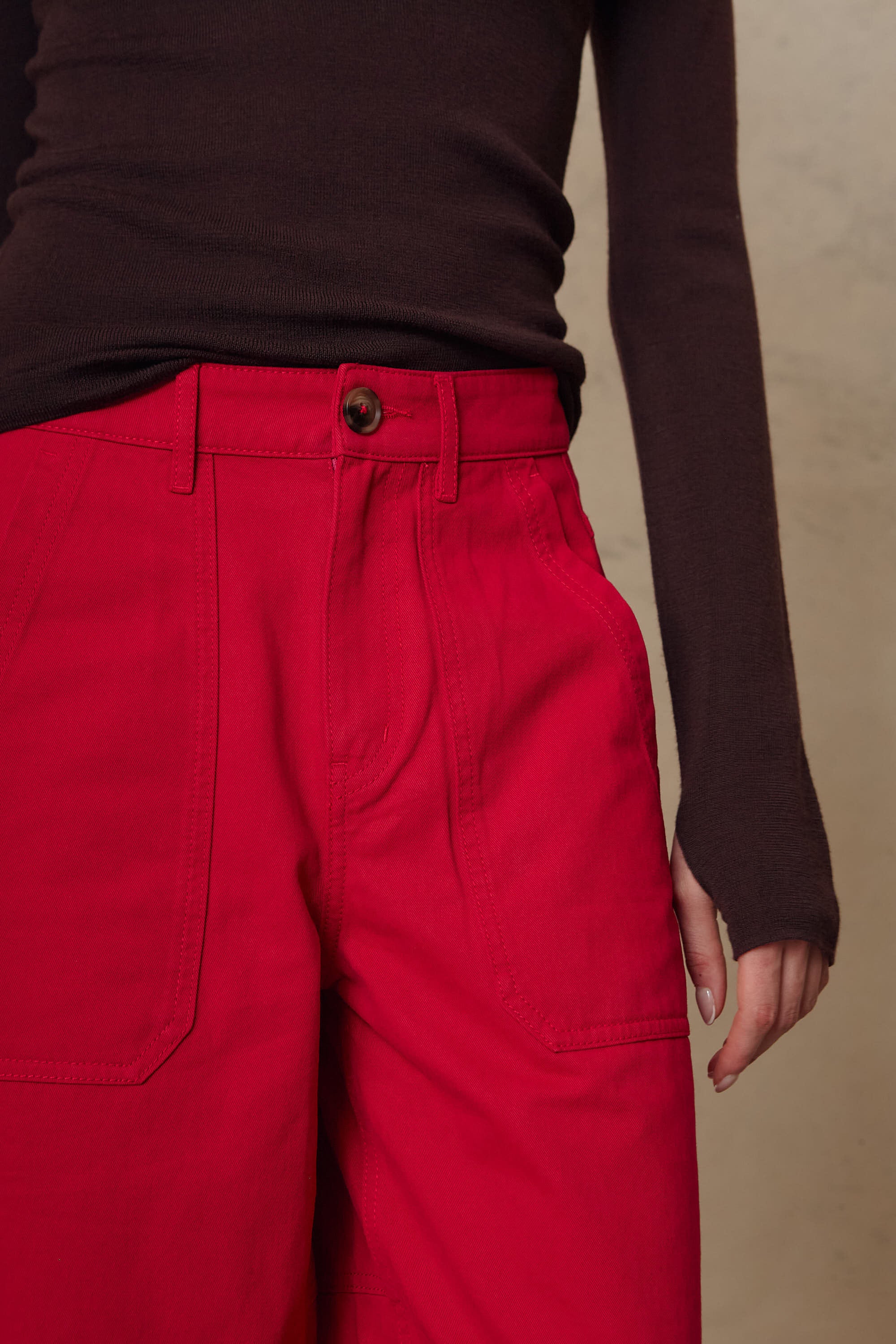 Billie barrel leg trousers in red