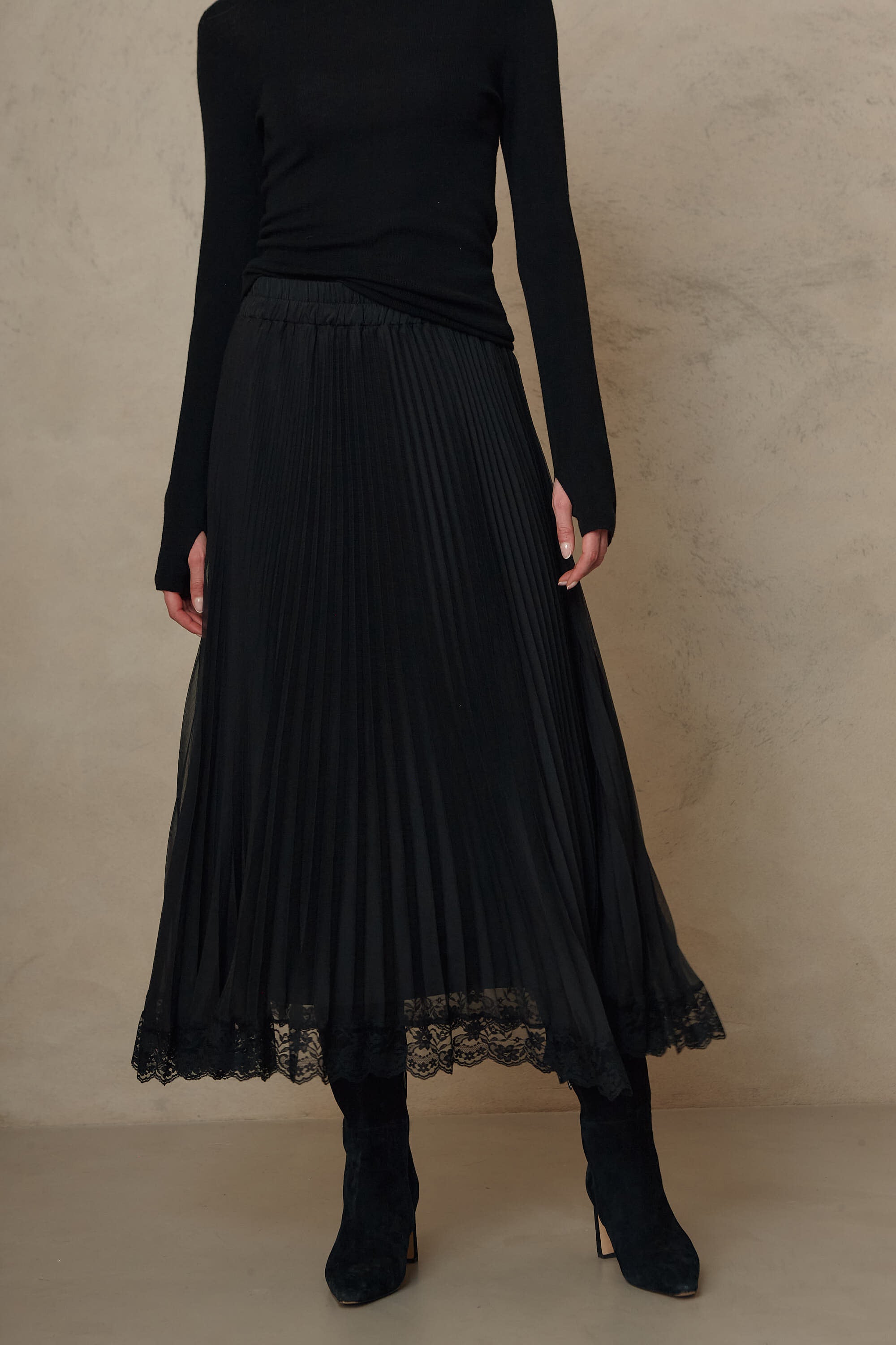 Bonnie pleated lace skirt in black