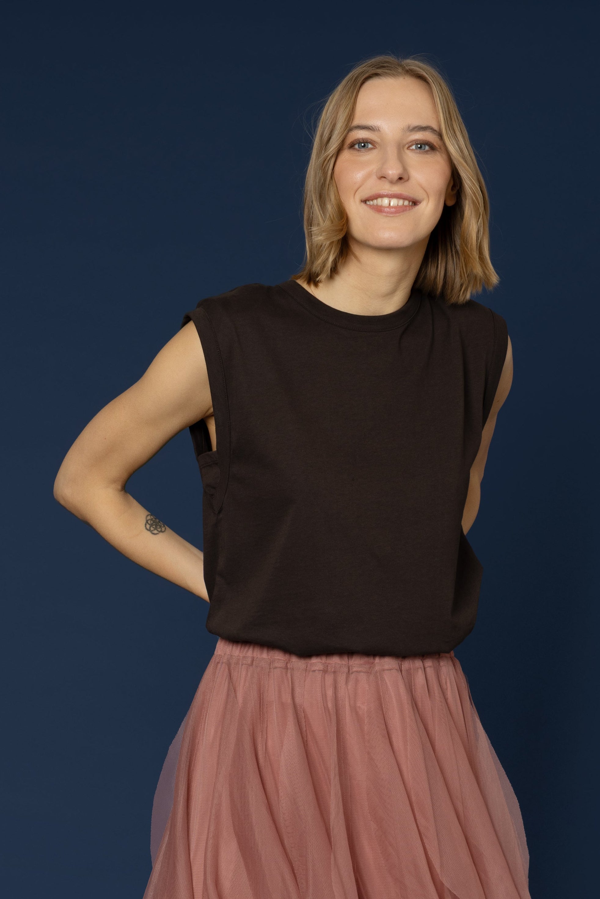 Skylar Shoulder Pad T-Shirt - Chocolate