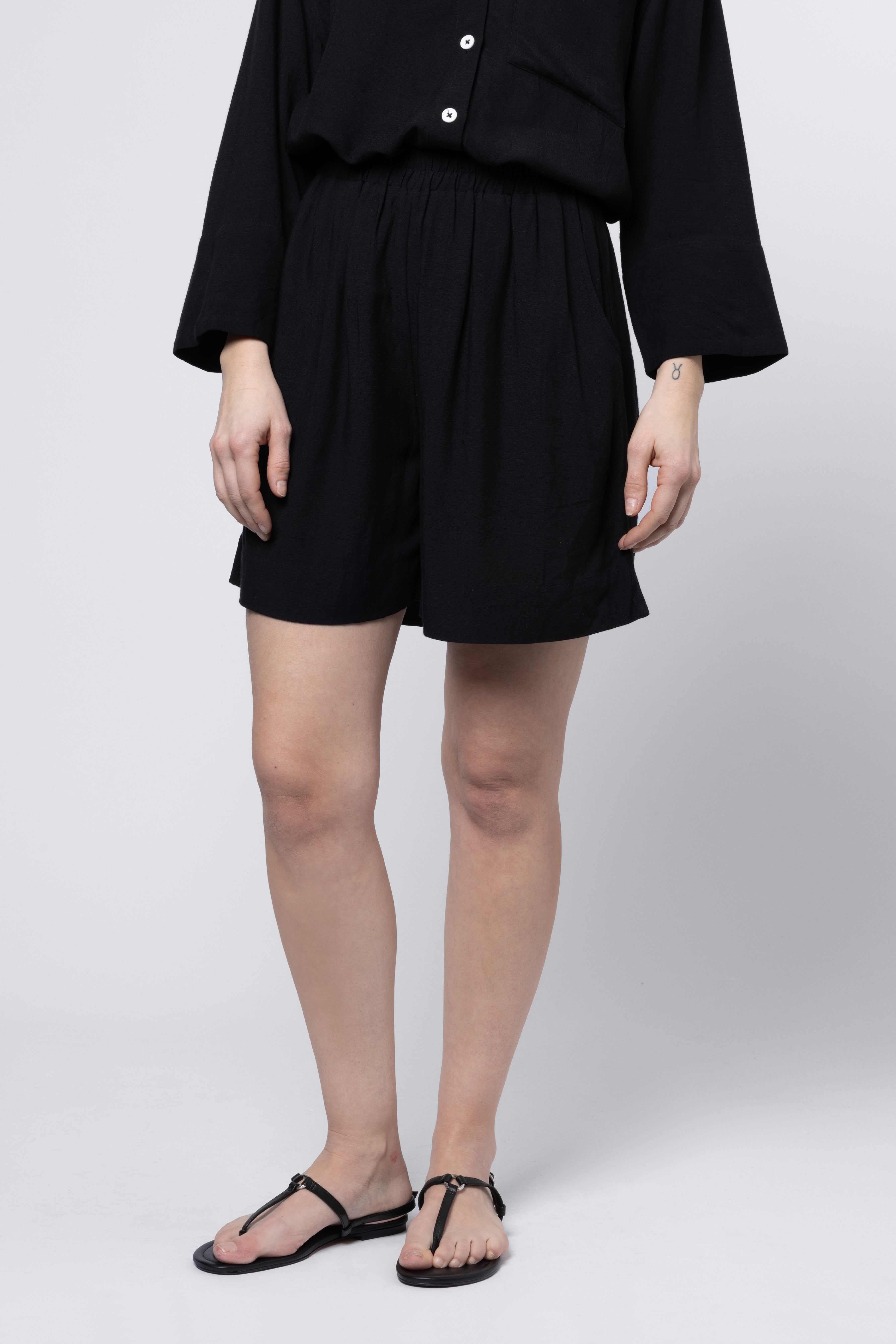 Lottie Linen Blend Shorts - Black