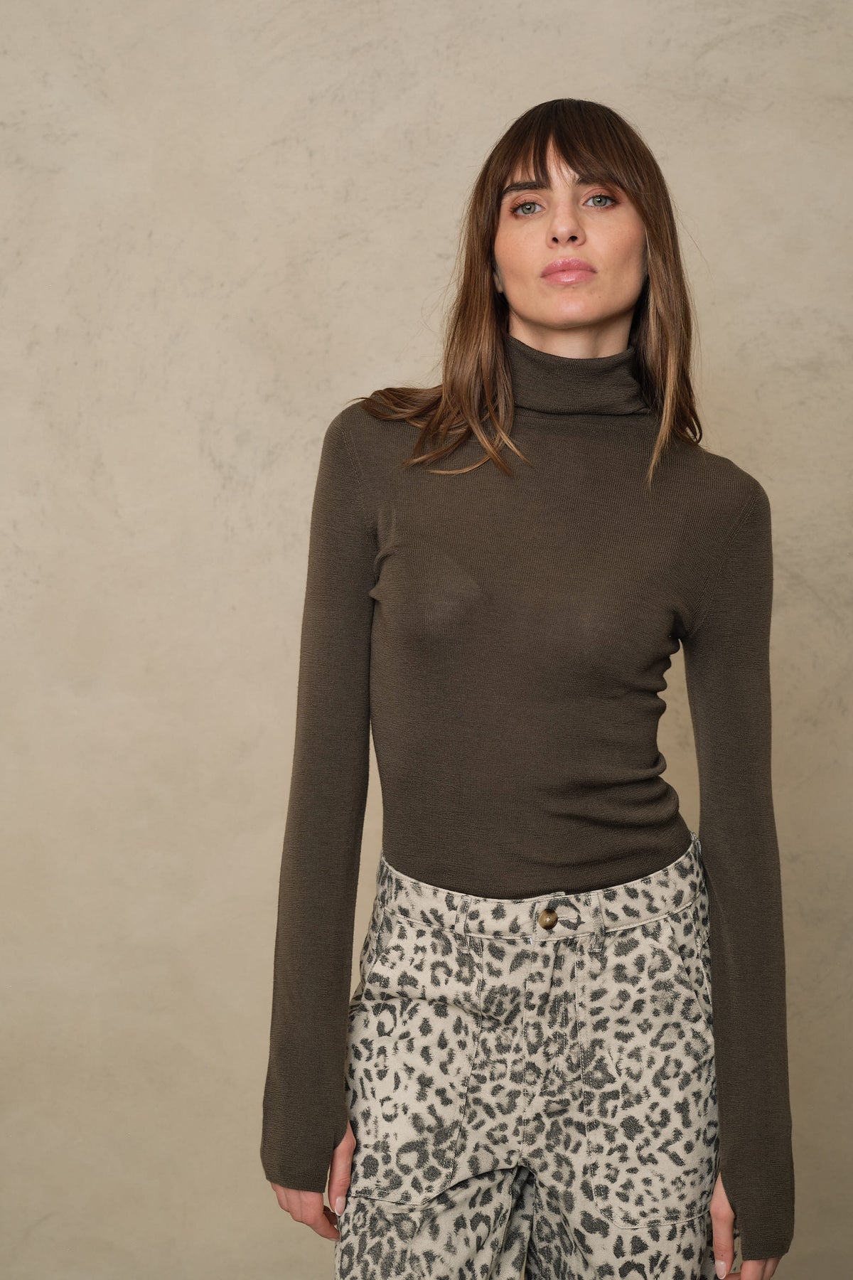 Gwyneth fine merino roll neck in dark olive