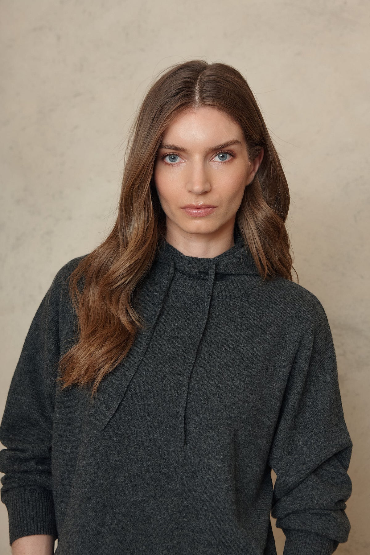 Heidi cashmere blend hoodie in charcoal