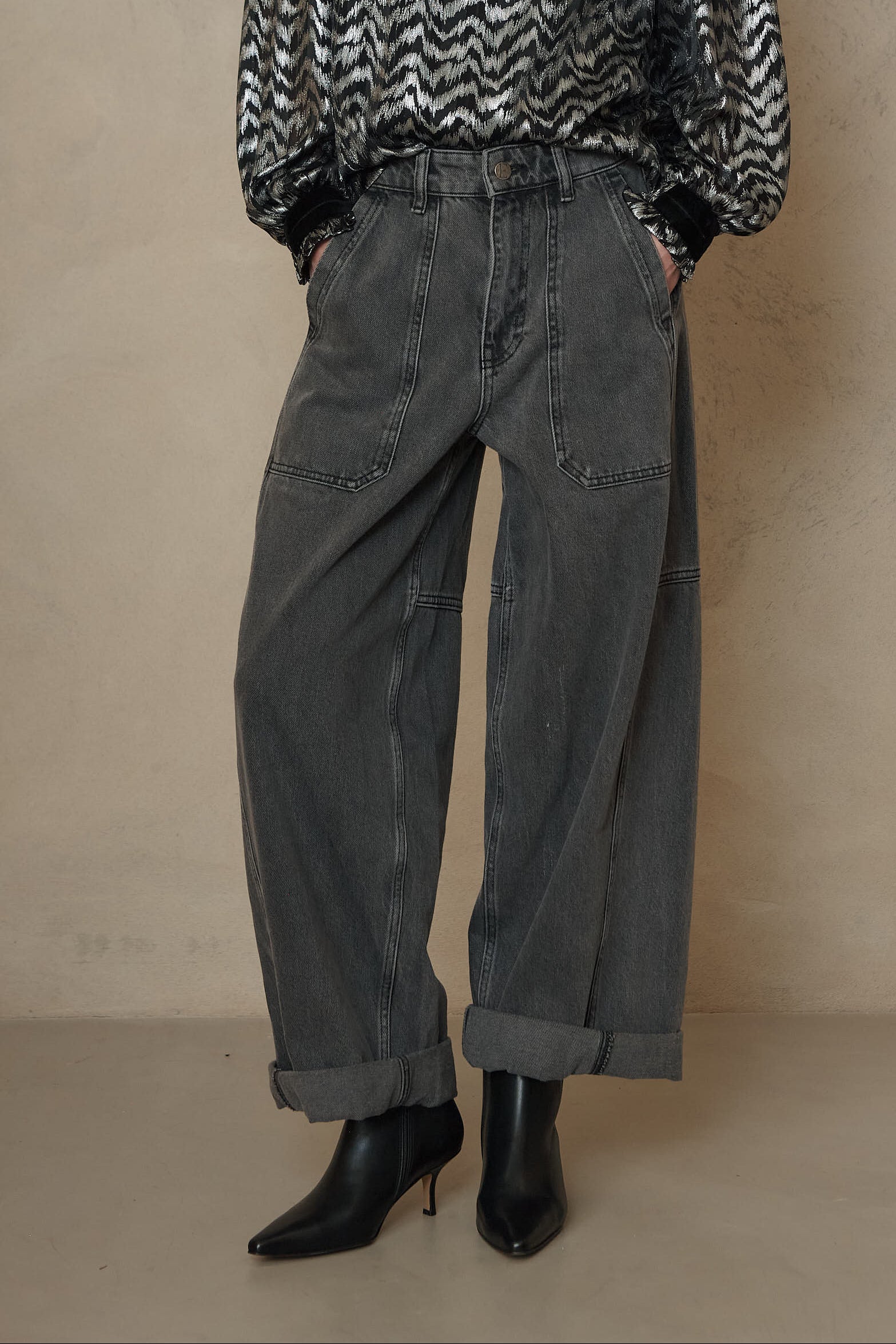 Billie Barrel Leg Jeans - Washed Black