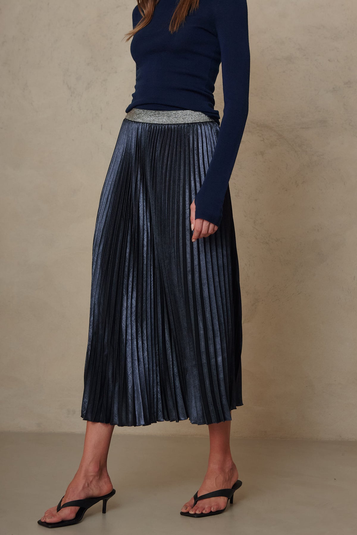 Mia pleated skirt in navy