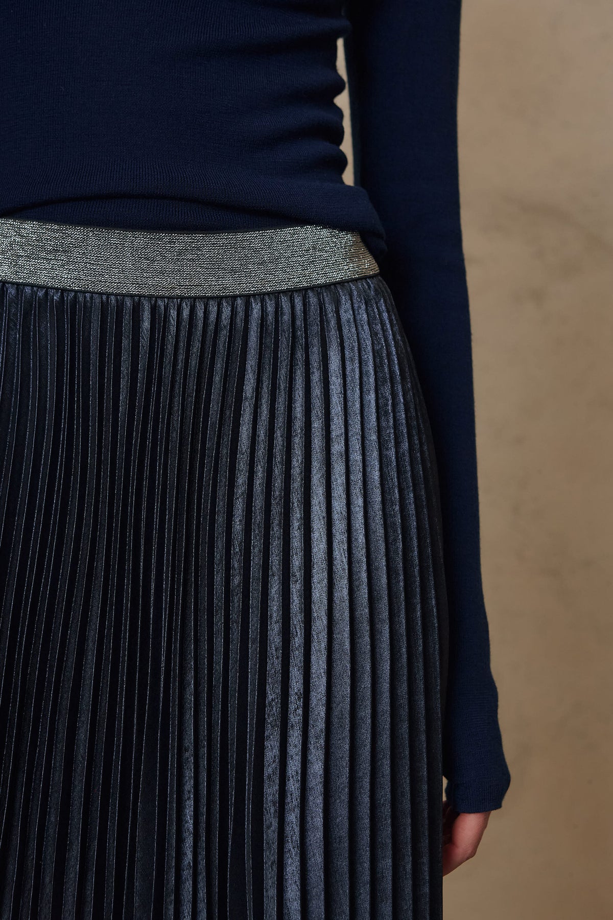 Mia pleated skirt in navy