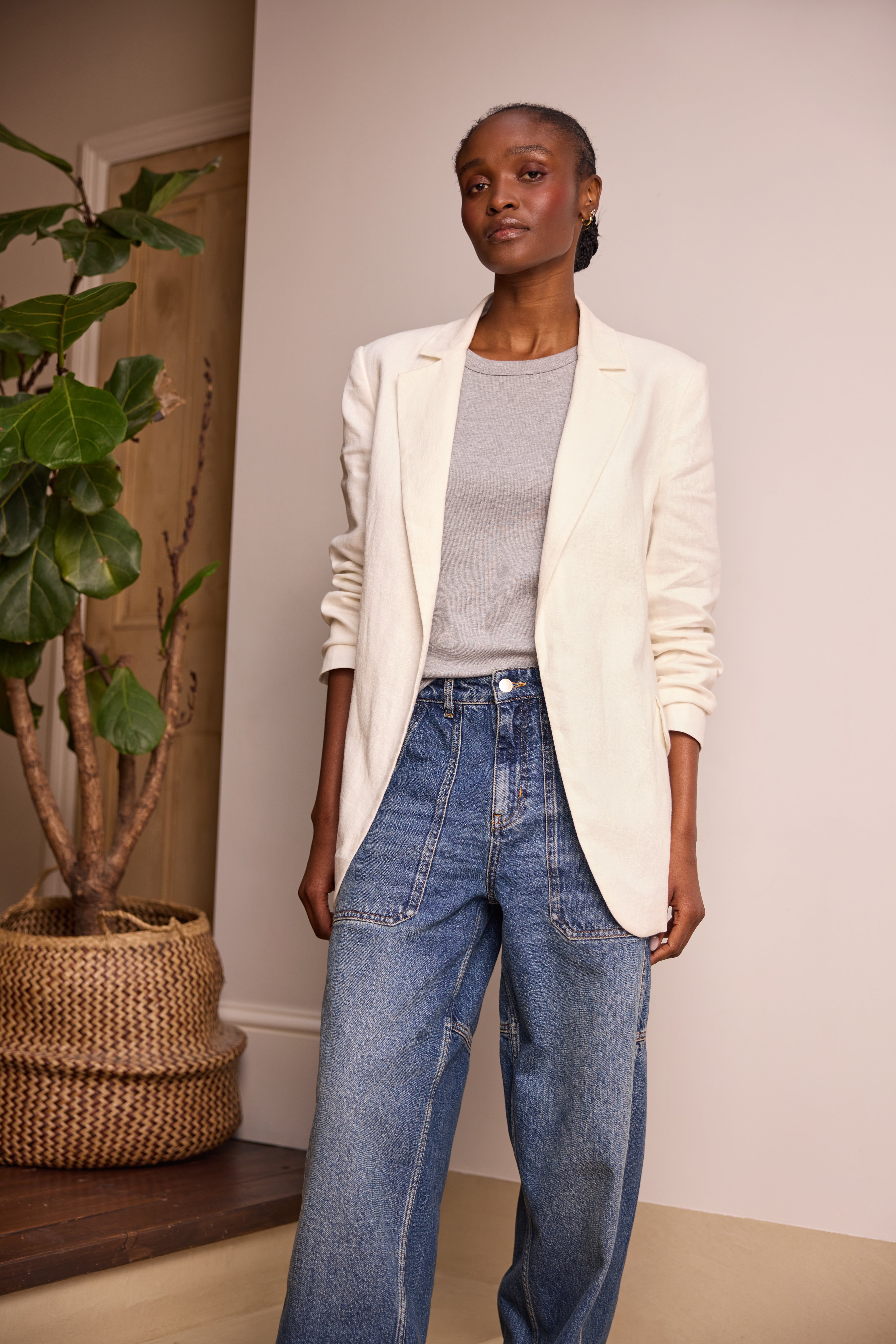 model wearing white linen blazer Elevenloves.co.uk