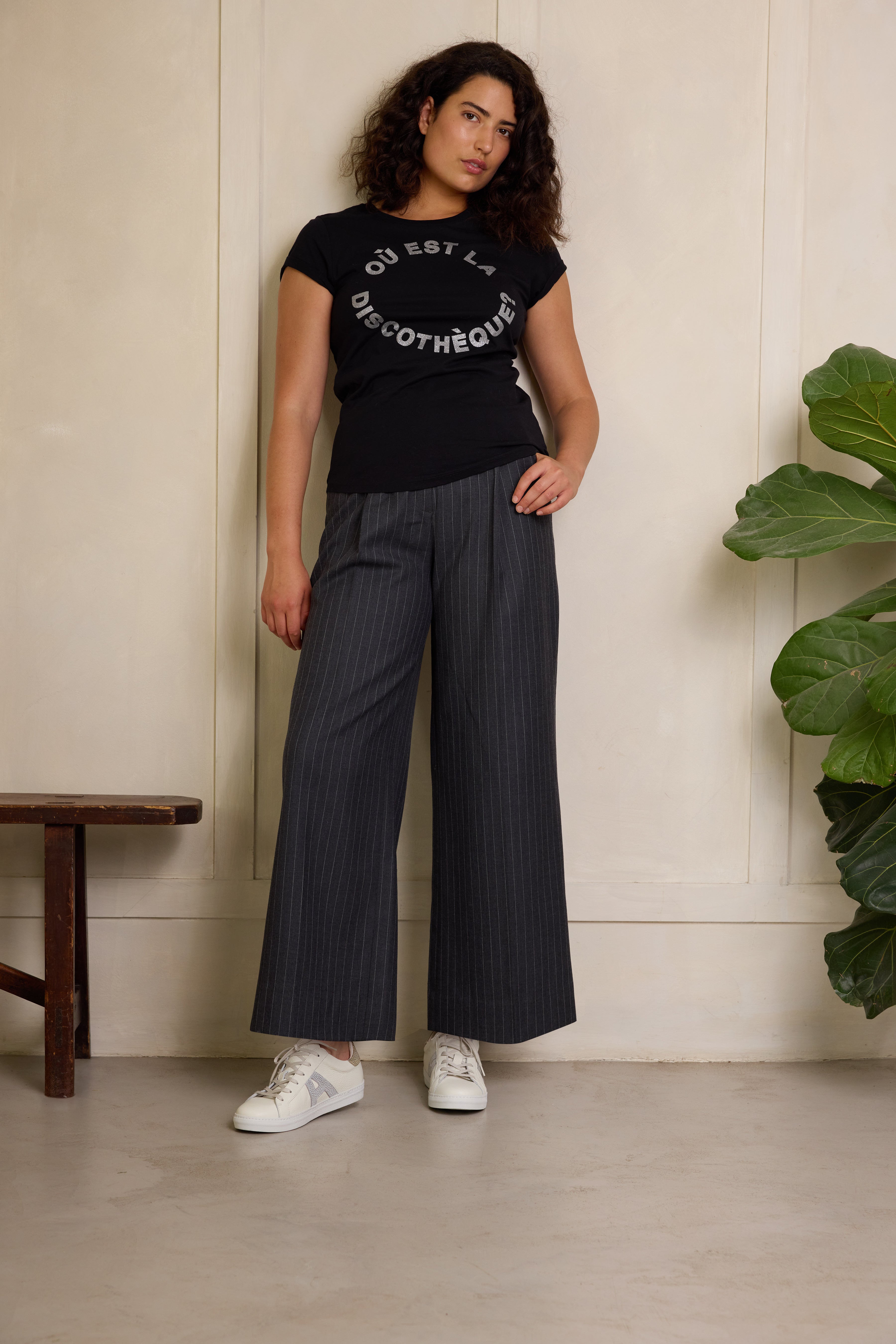 Où Est La Discothèque? Neat Fit T-Shirt - Black