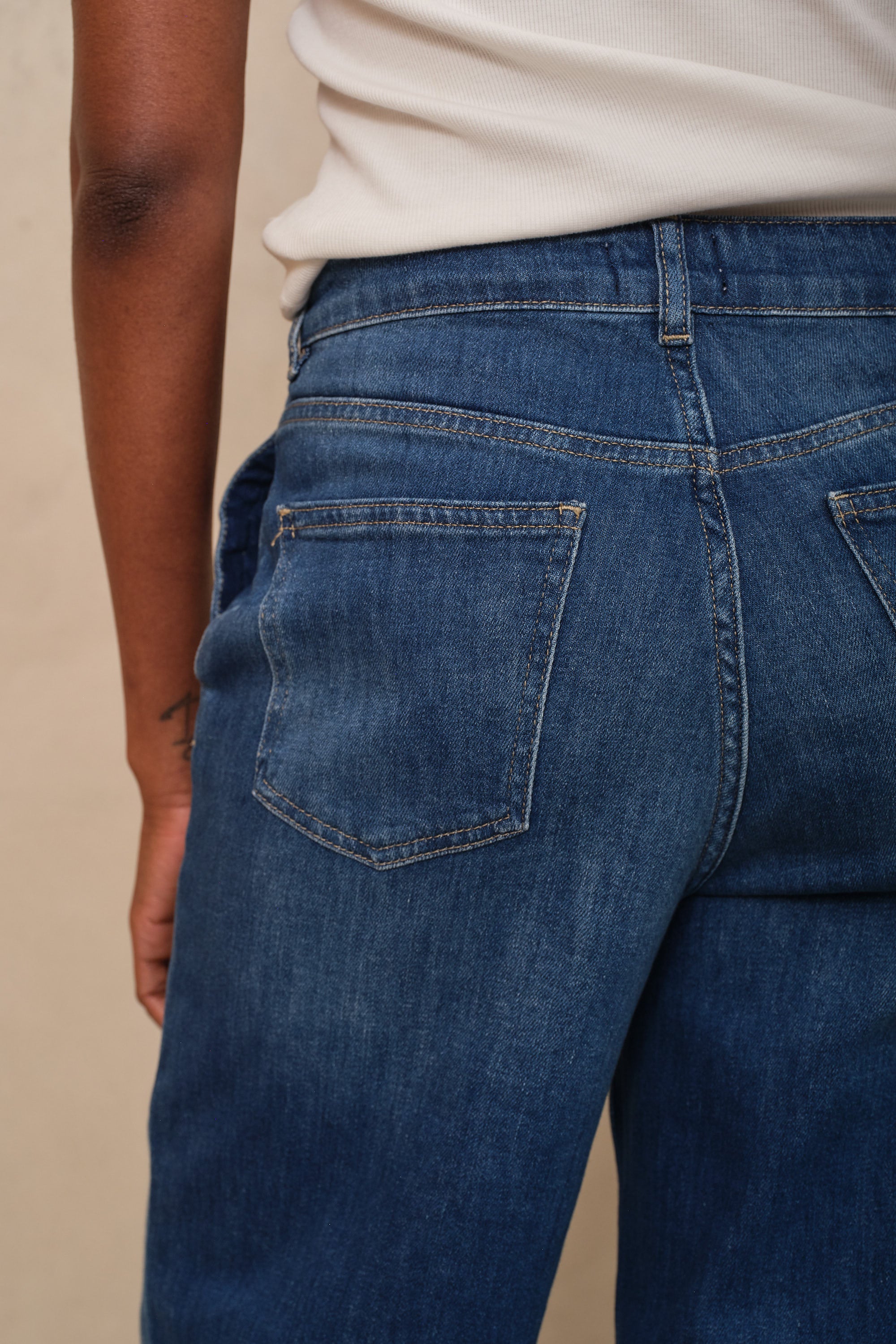 Emmie Barrel Leg Jeans - Mid Wash