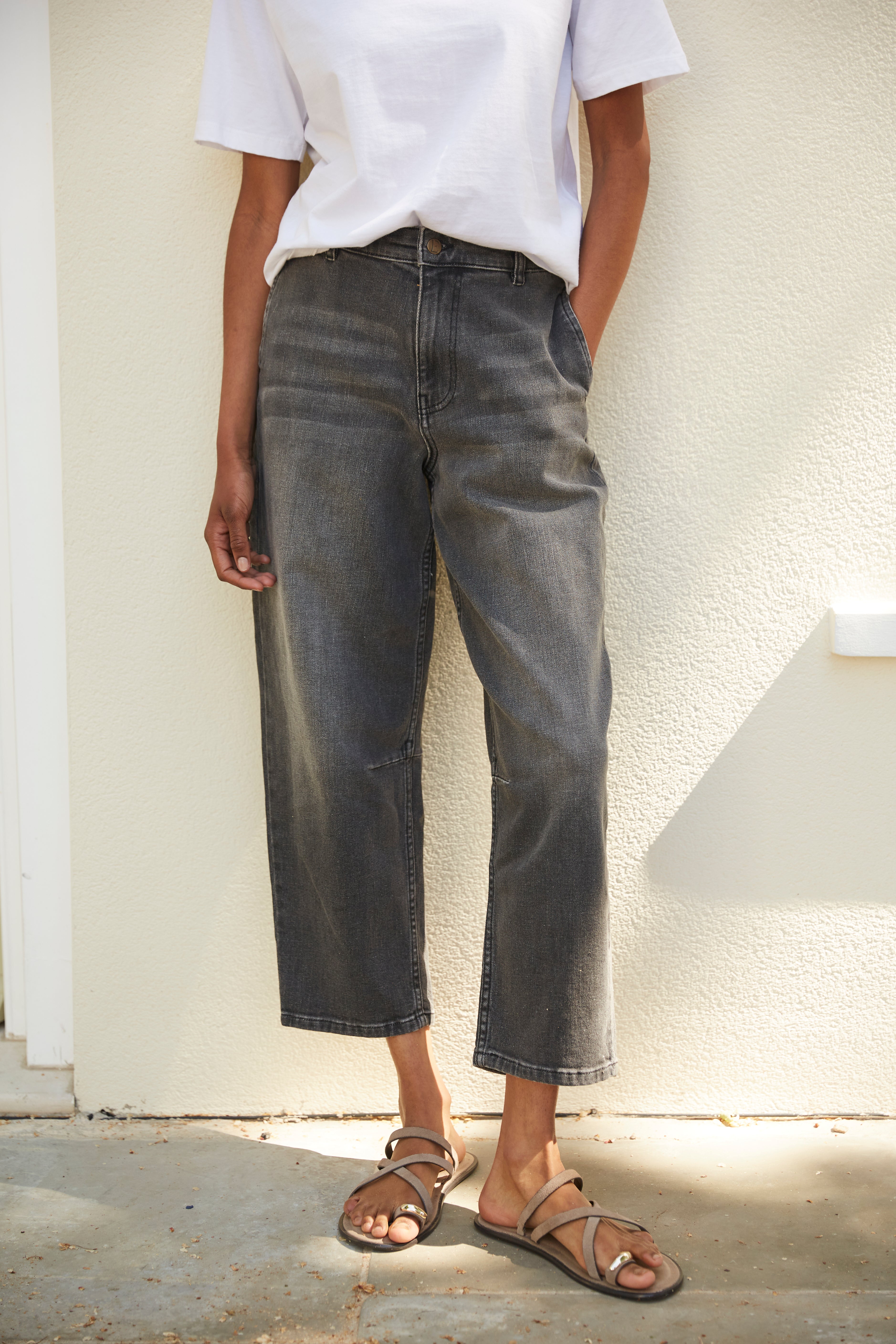 Emmie Barrel Leg Jeans - Washed Black