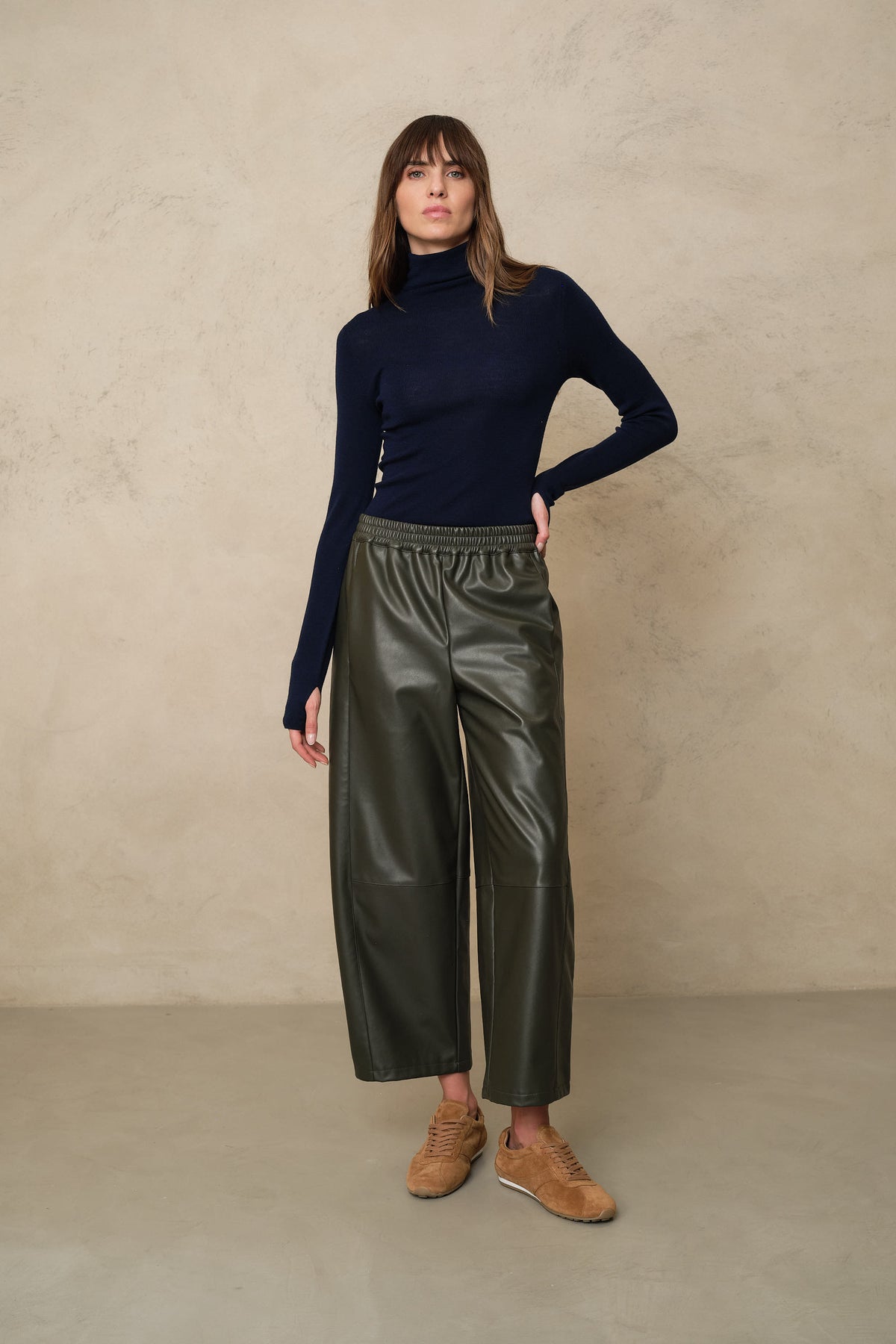 Gwyneth fine merino roll neck in navy