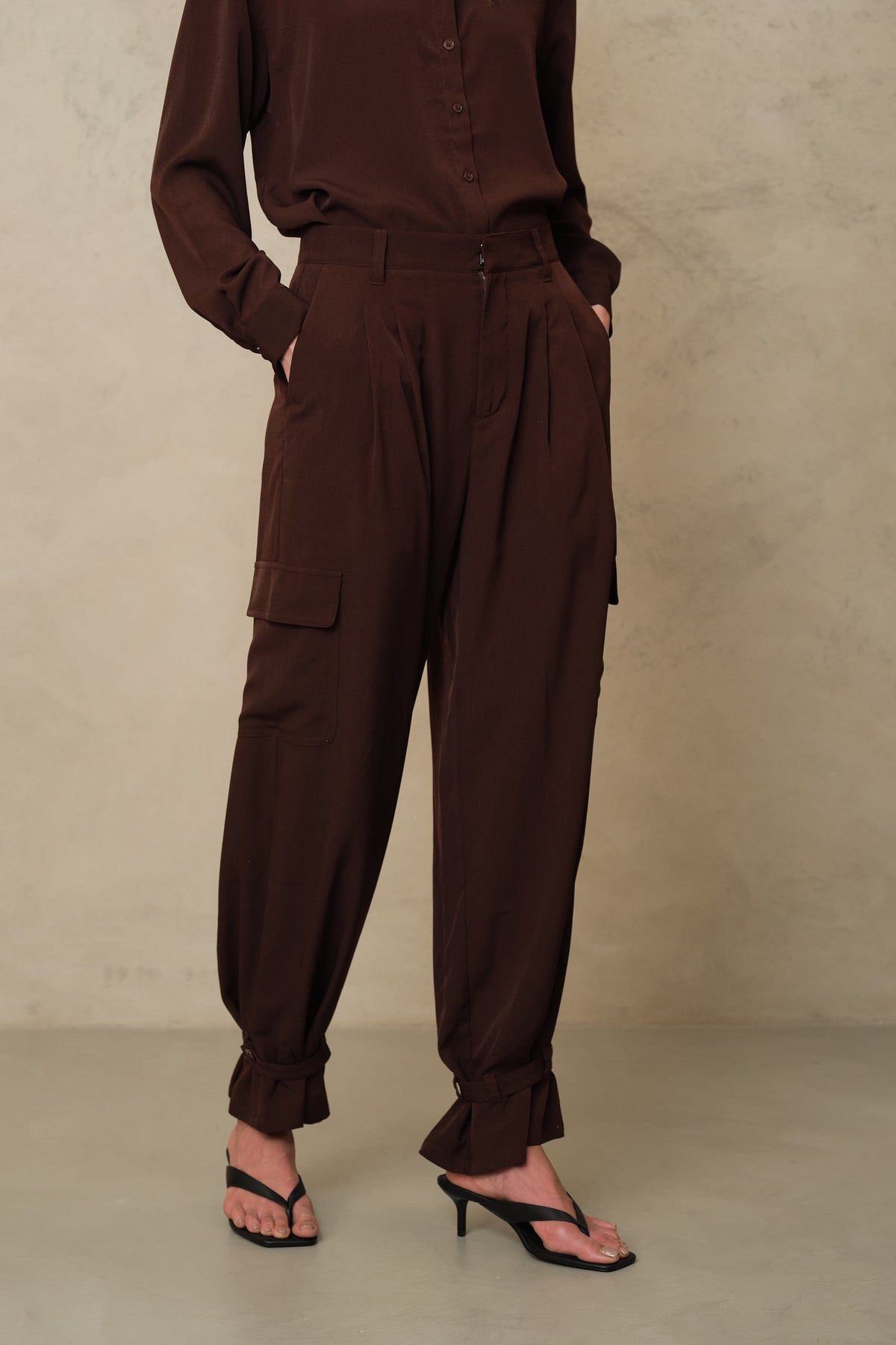 Wren balloon hem cargo trousers in chocolate