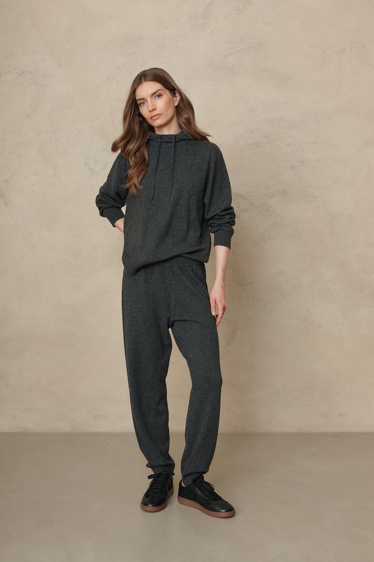 Heidi cashmere blend hoodie in charcoal