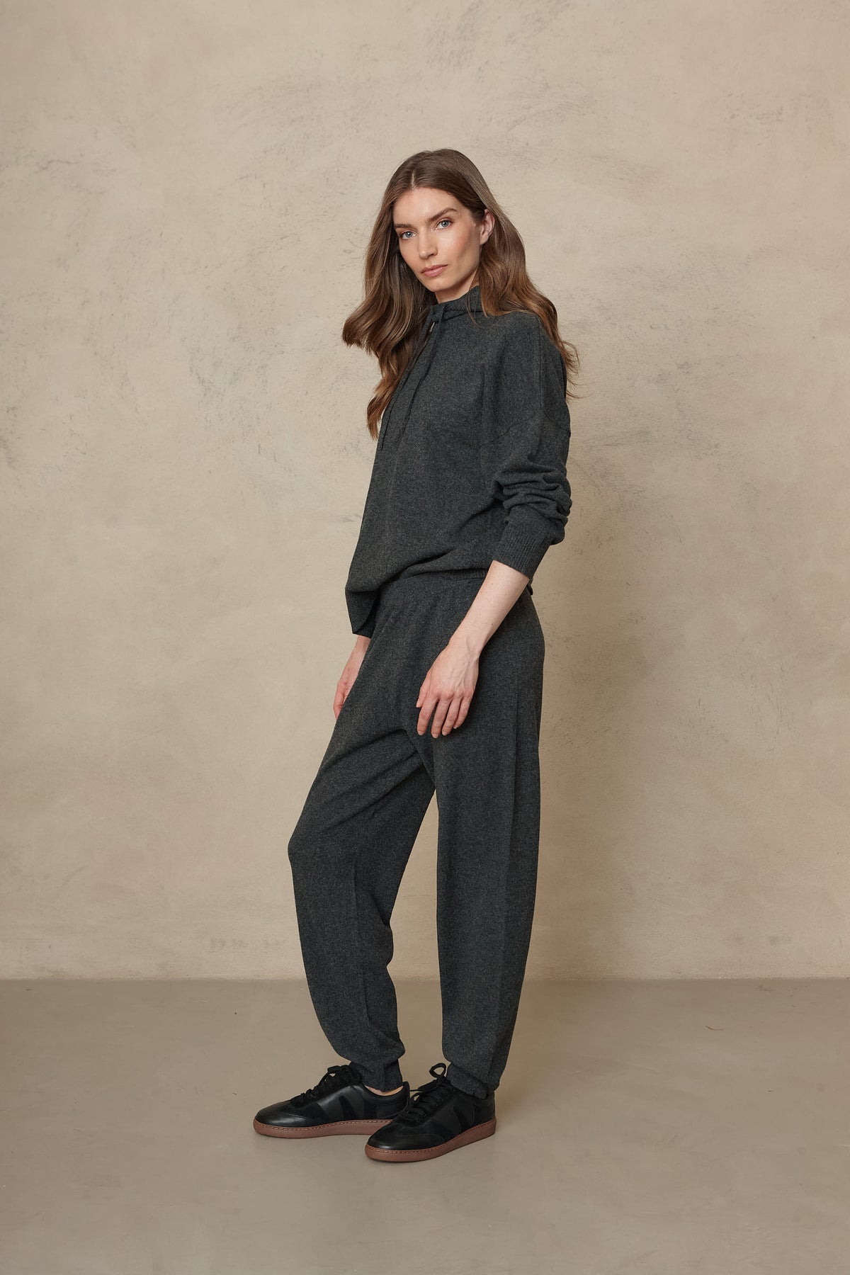 Antonia cashmere blend joggers in charcoal