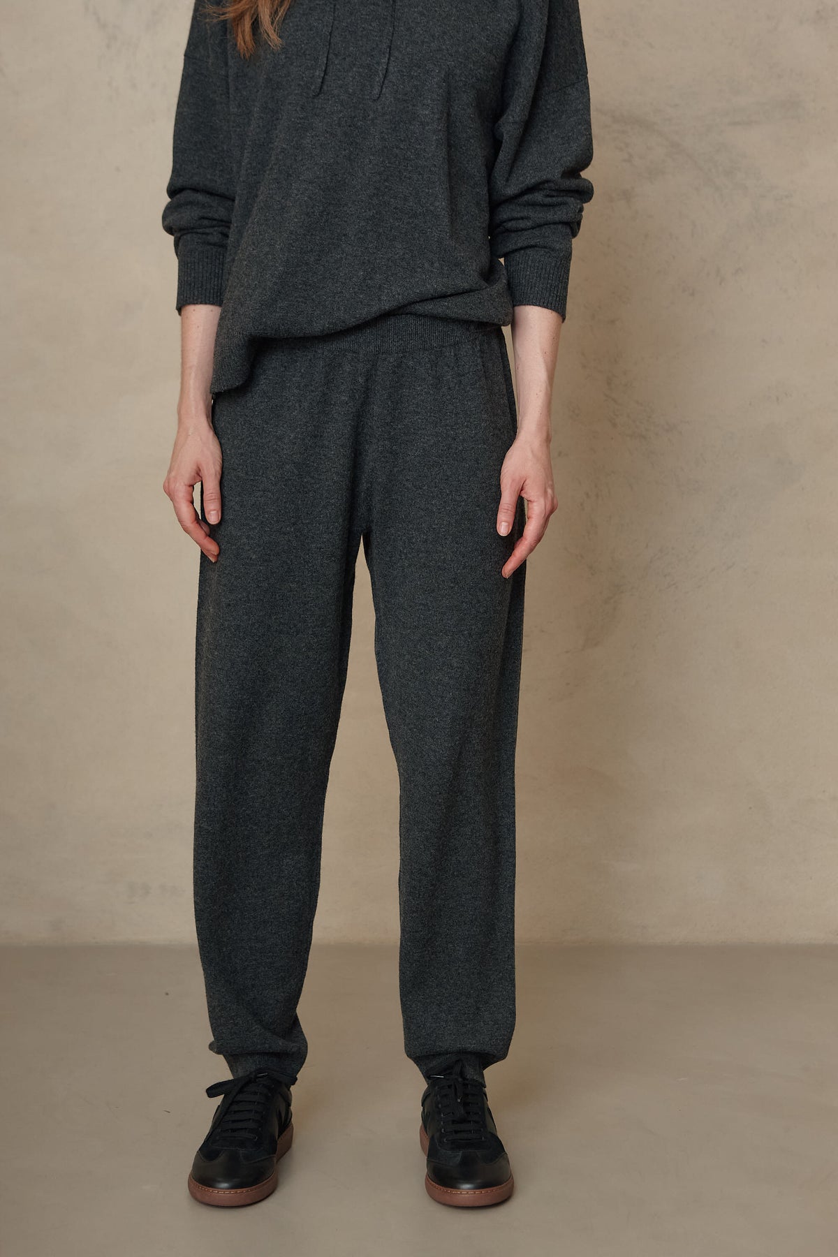 Antonia cashmere blend joggers in charcoal