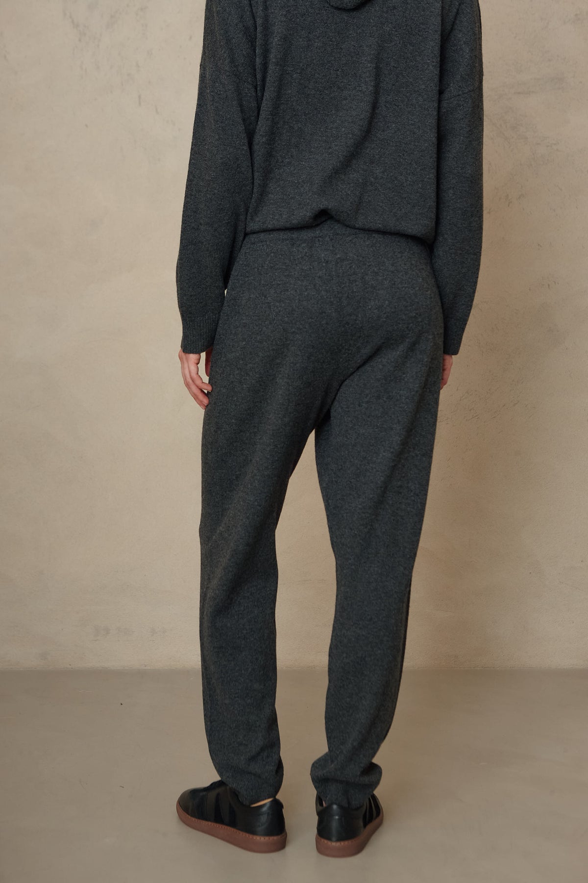 Antonia cashmere blend joggers in charcoal