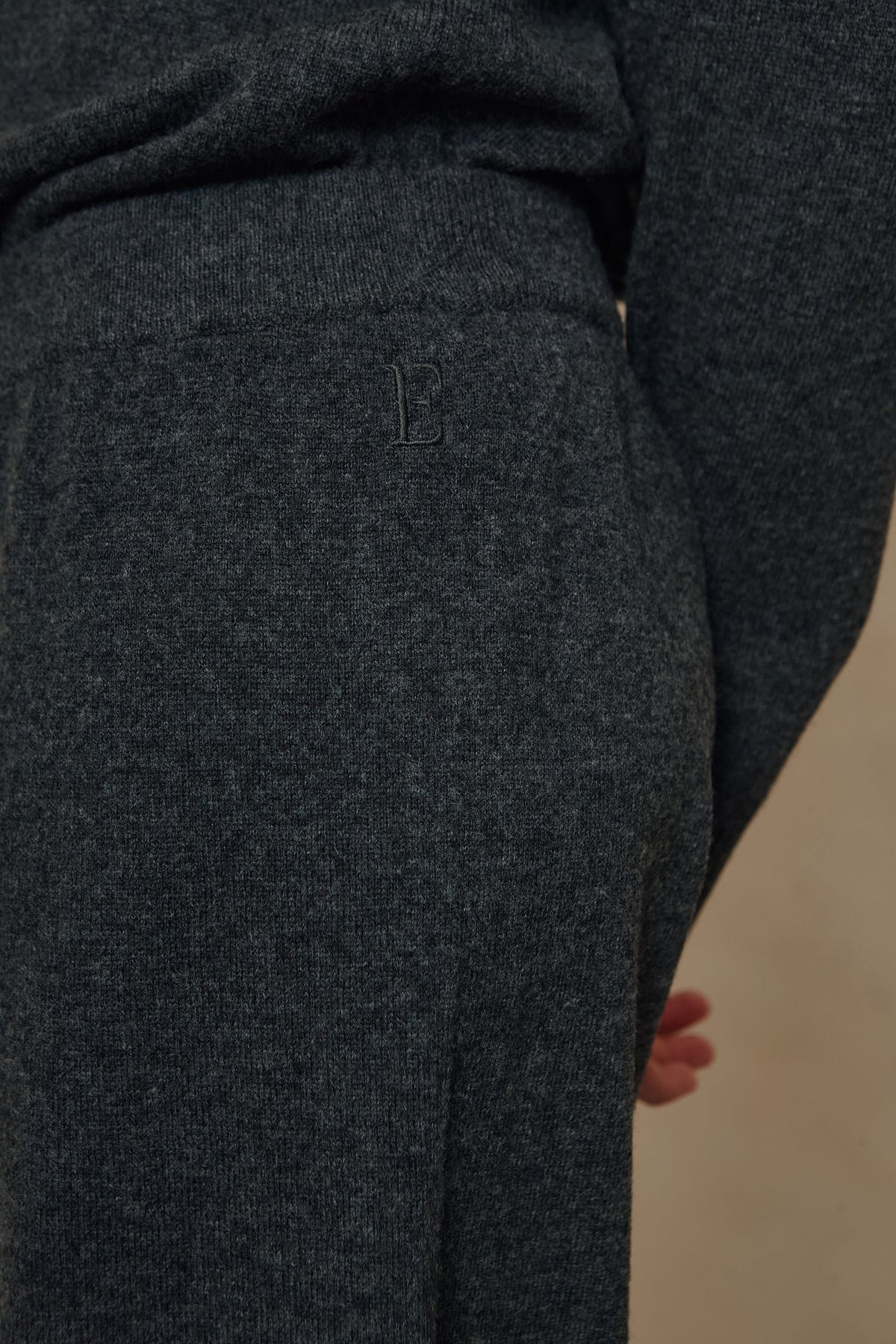 Antonia cashmere blend joggers in charcoal