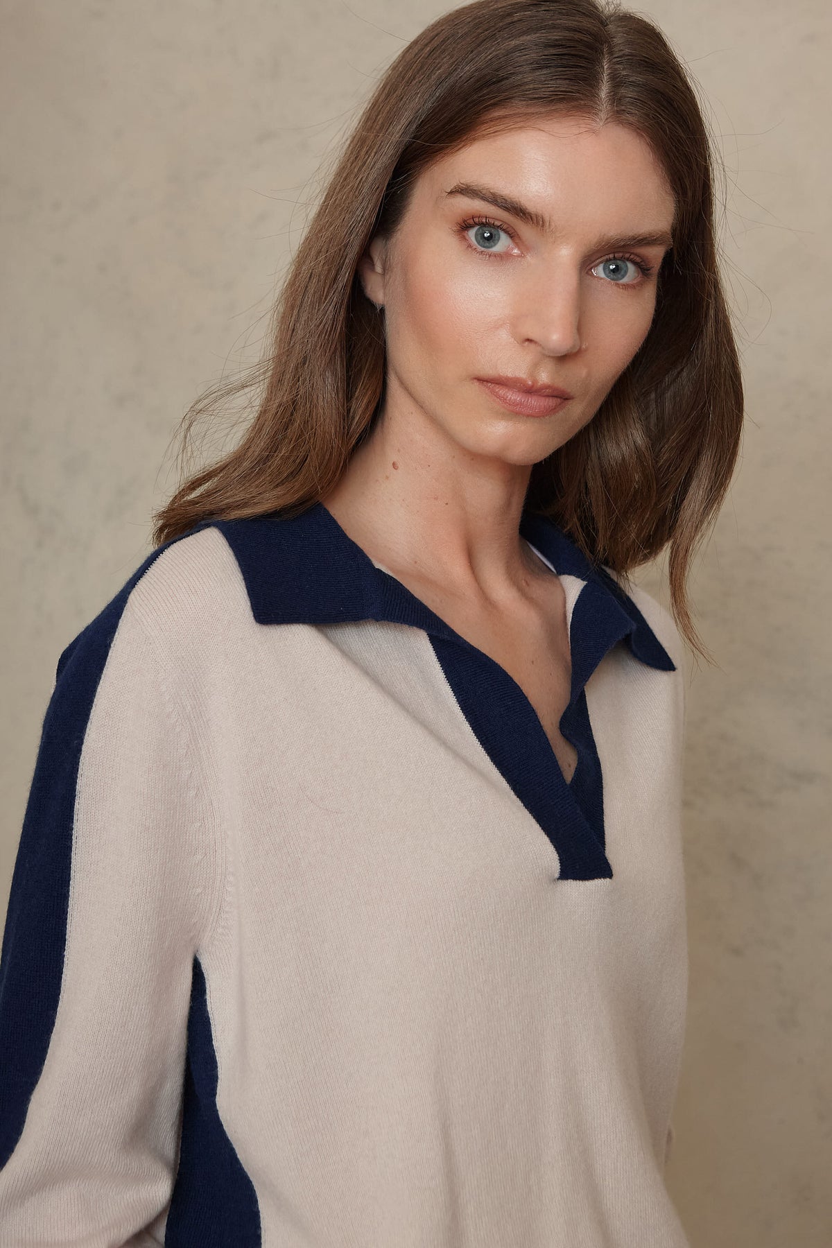 Tria Notch Collar Cashmere Blend Jumper - Soft Stone