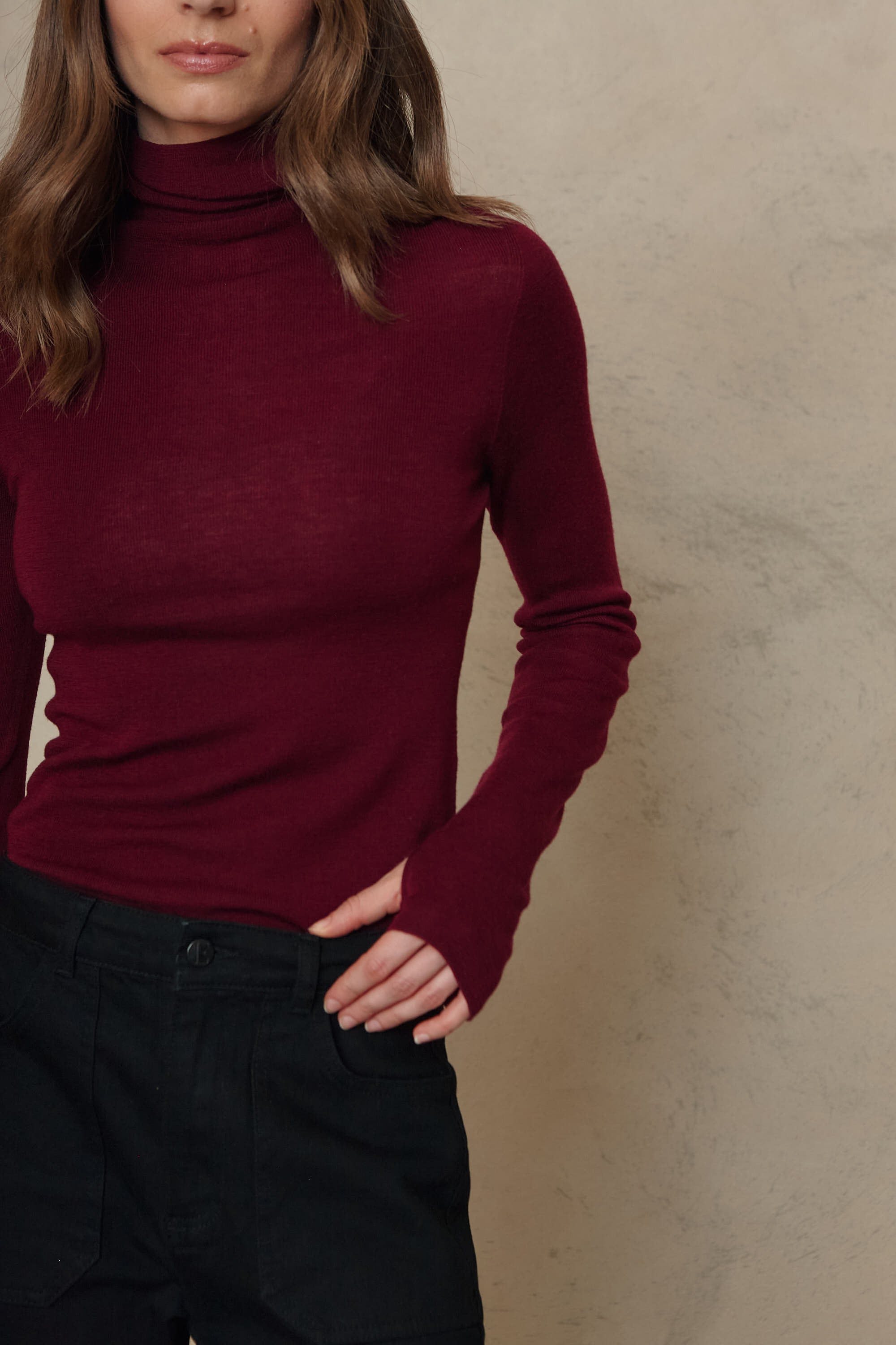 Gwyneth fine merino roll neck in burgundy