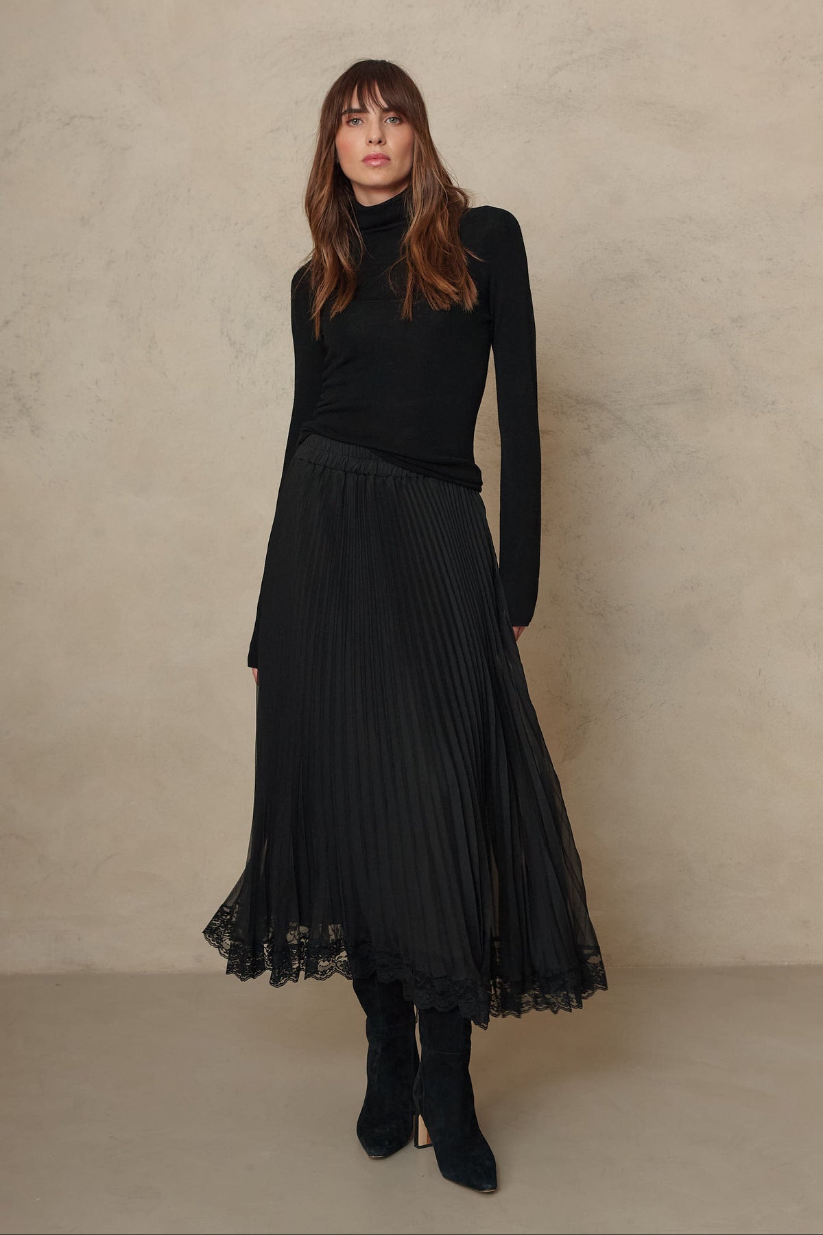 Bonnie pleated lace skirt in black