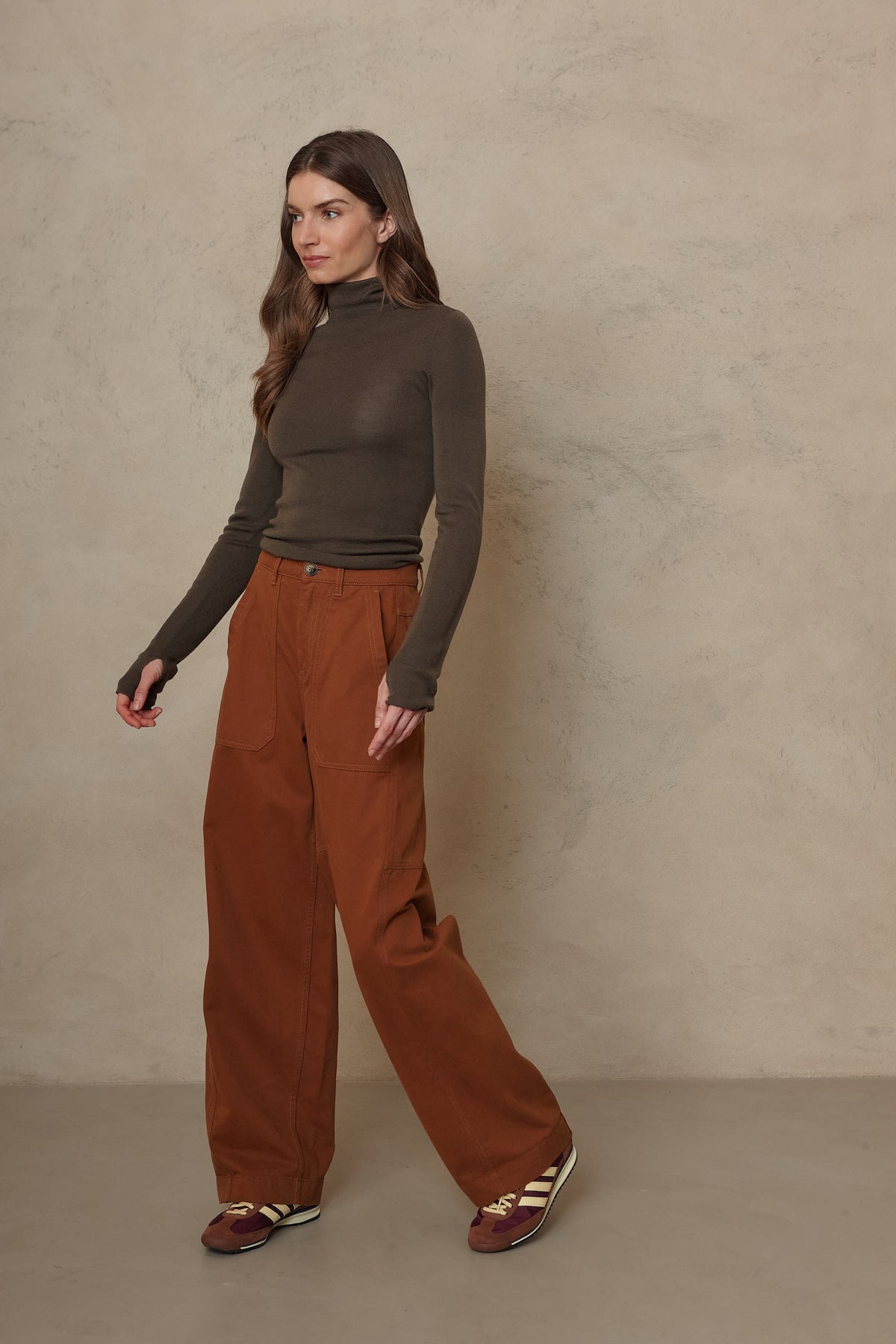Gwyneth fine merino roll neck in dark olive