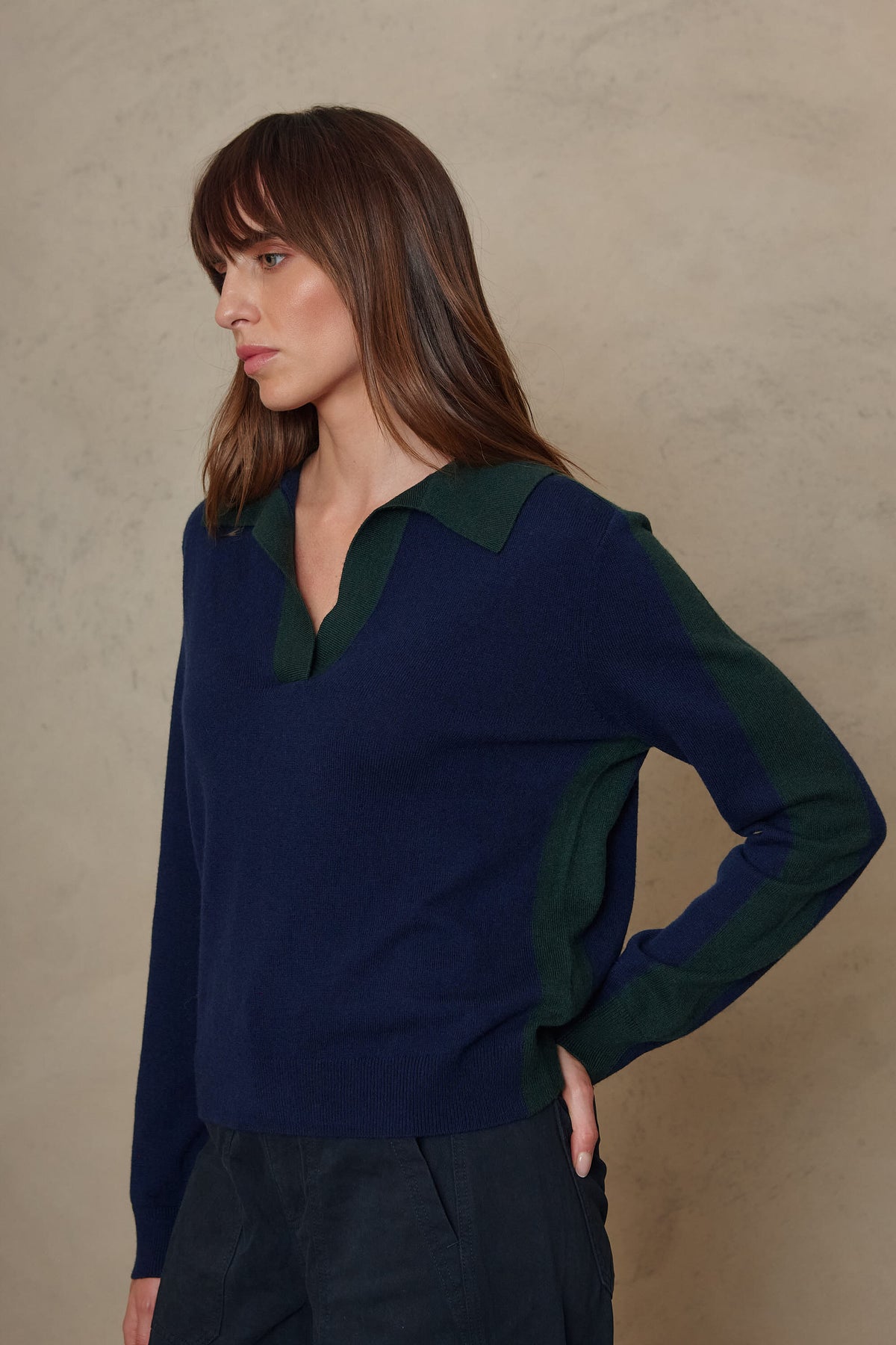 Tria Notch Collar Cashmere Blend Jumper - Navy