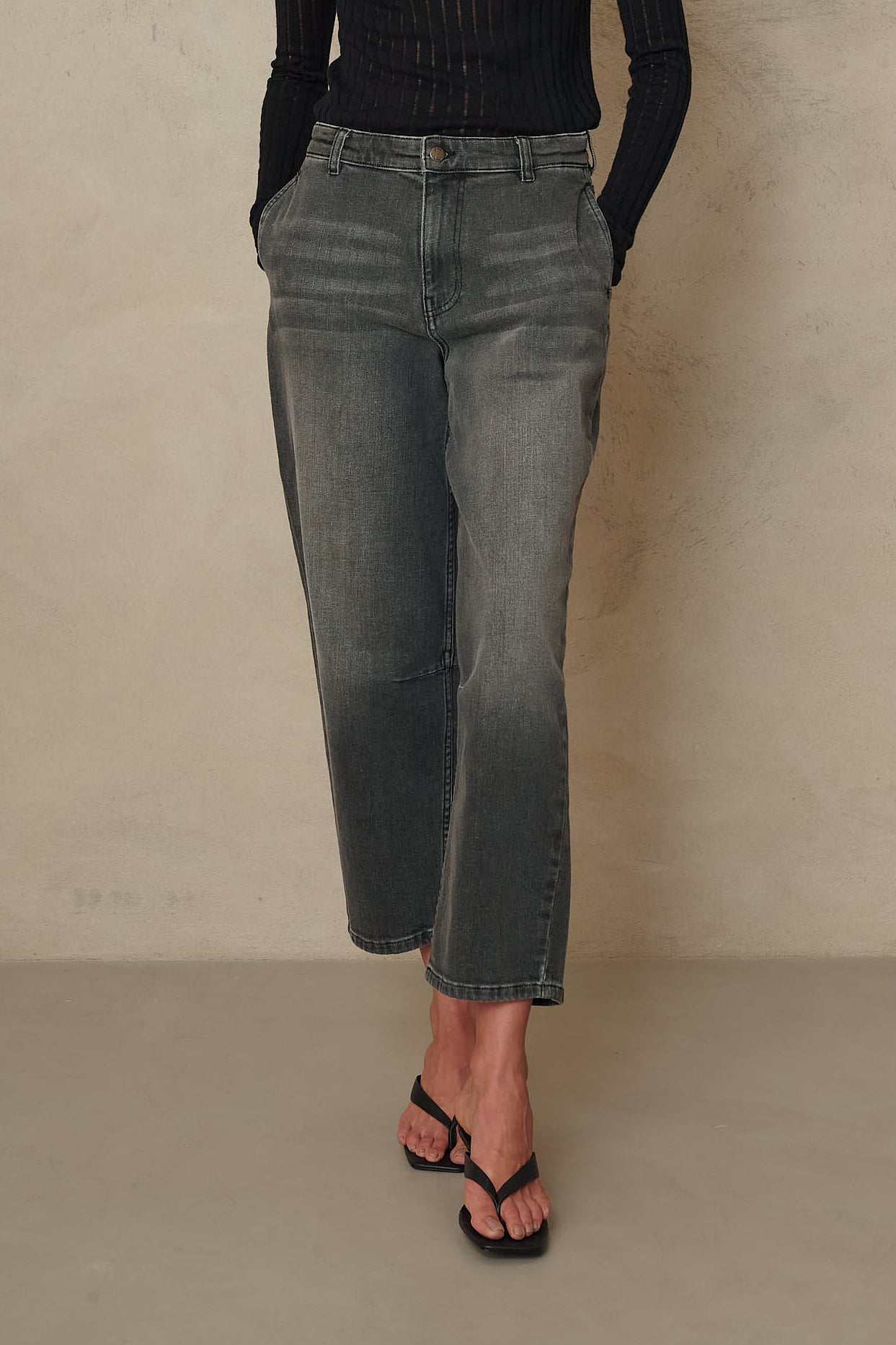 Emmie Barrel Leg Jeans - Washed Black