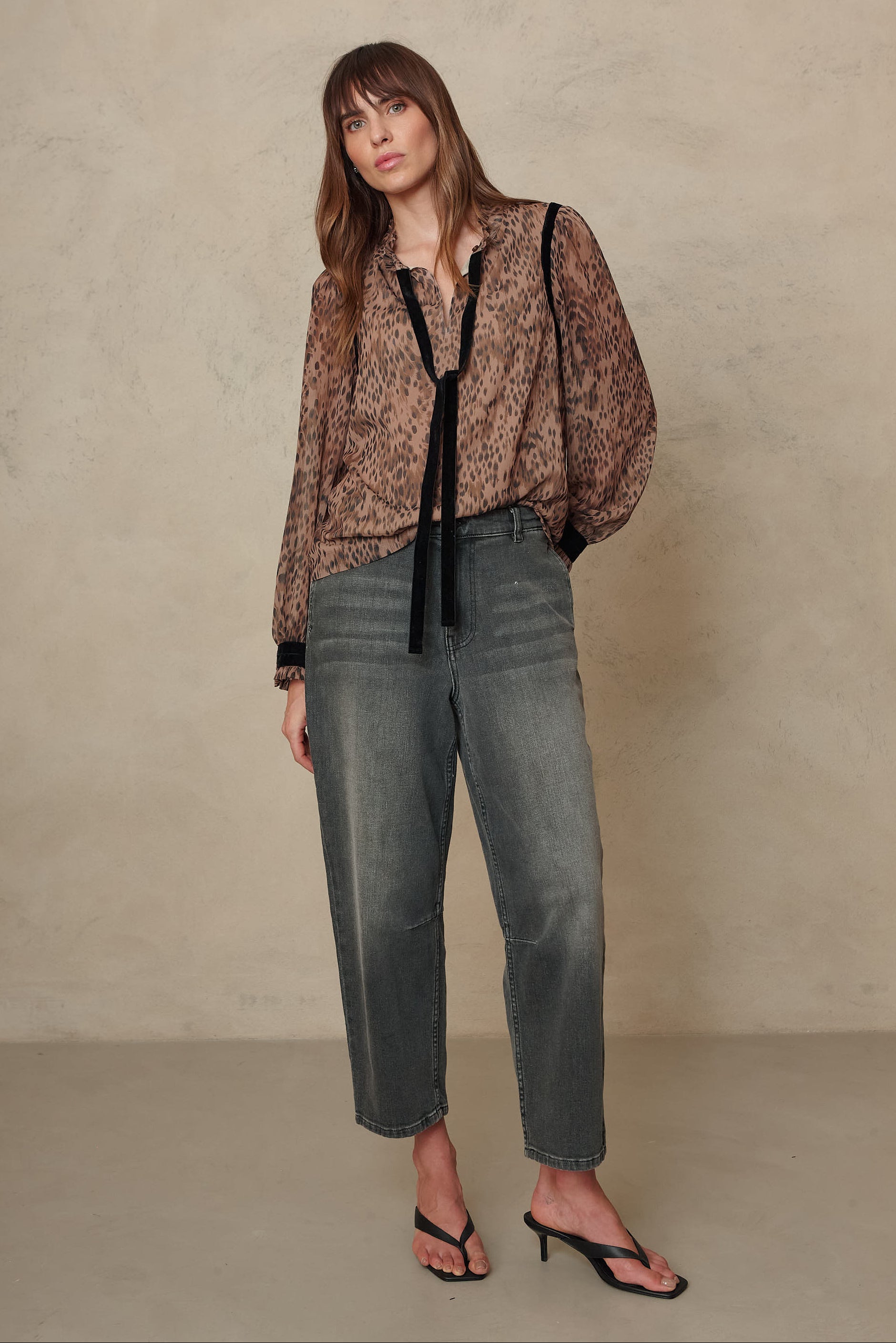 Emmie Barrel Leg Jeans - Washed Black