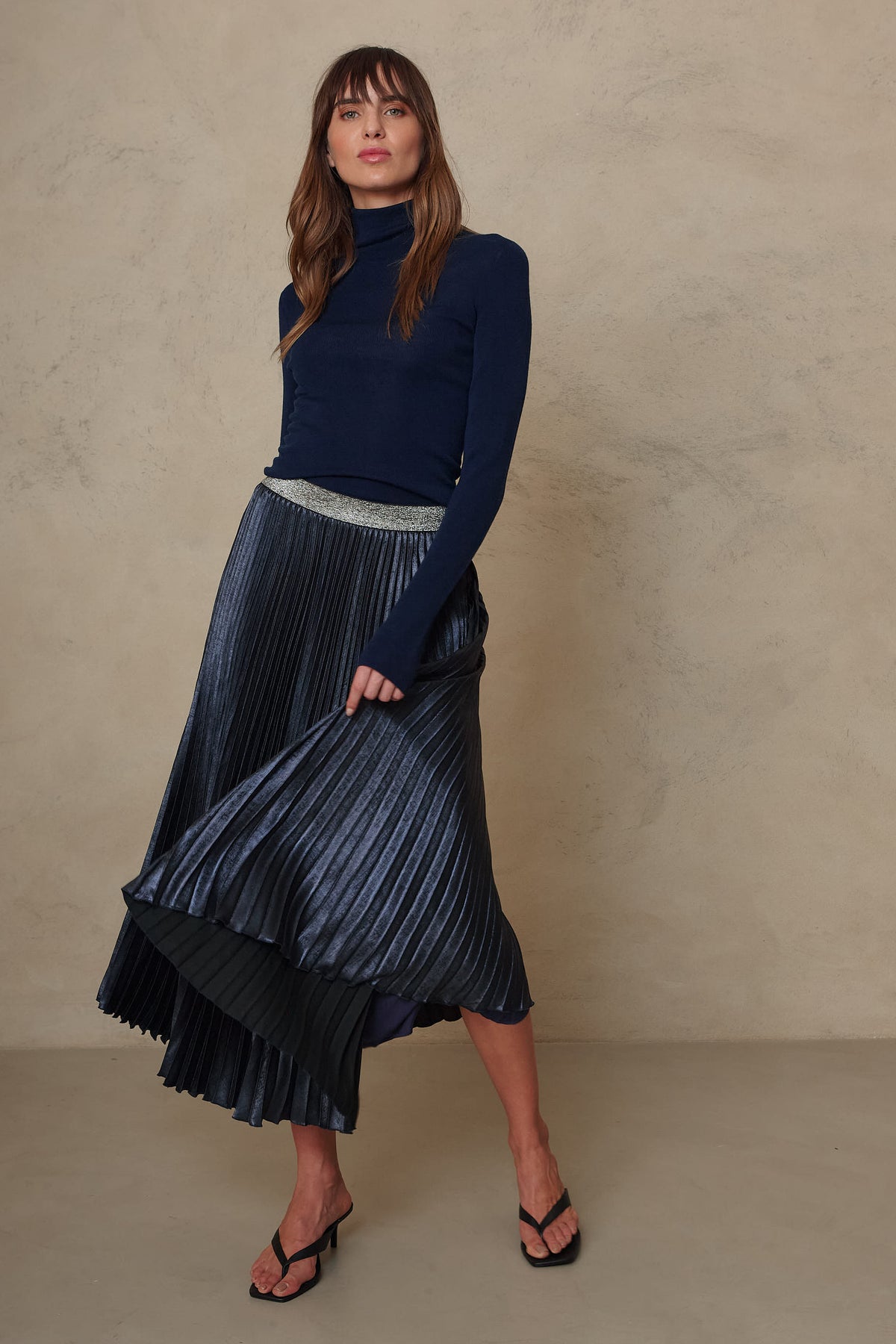 Mia pleated skirt in navy