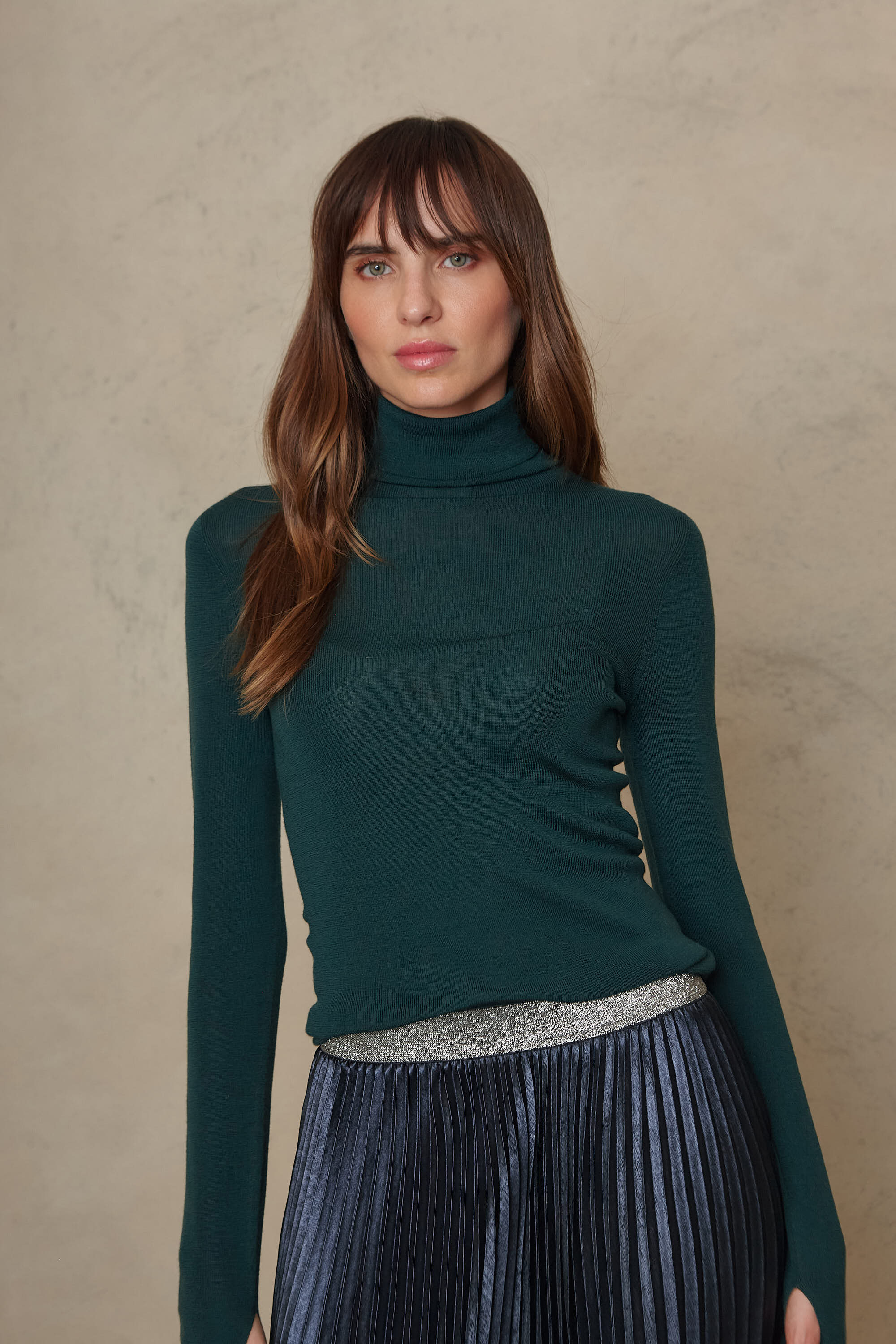 Gwyneth fine merino roll neck in bottle green