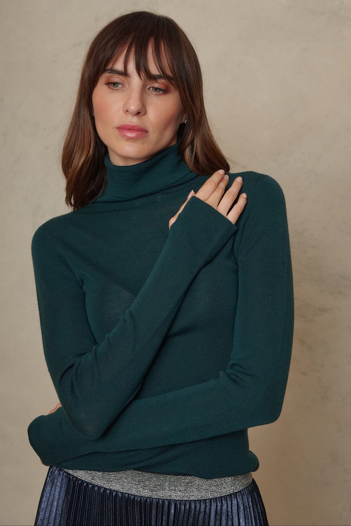 Gwyneth fine merino roll neck in bottle green