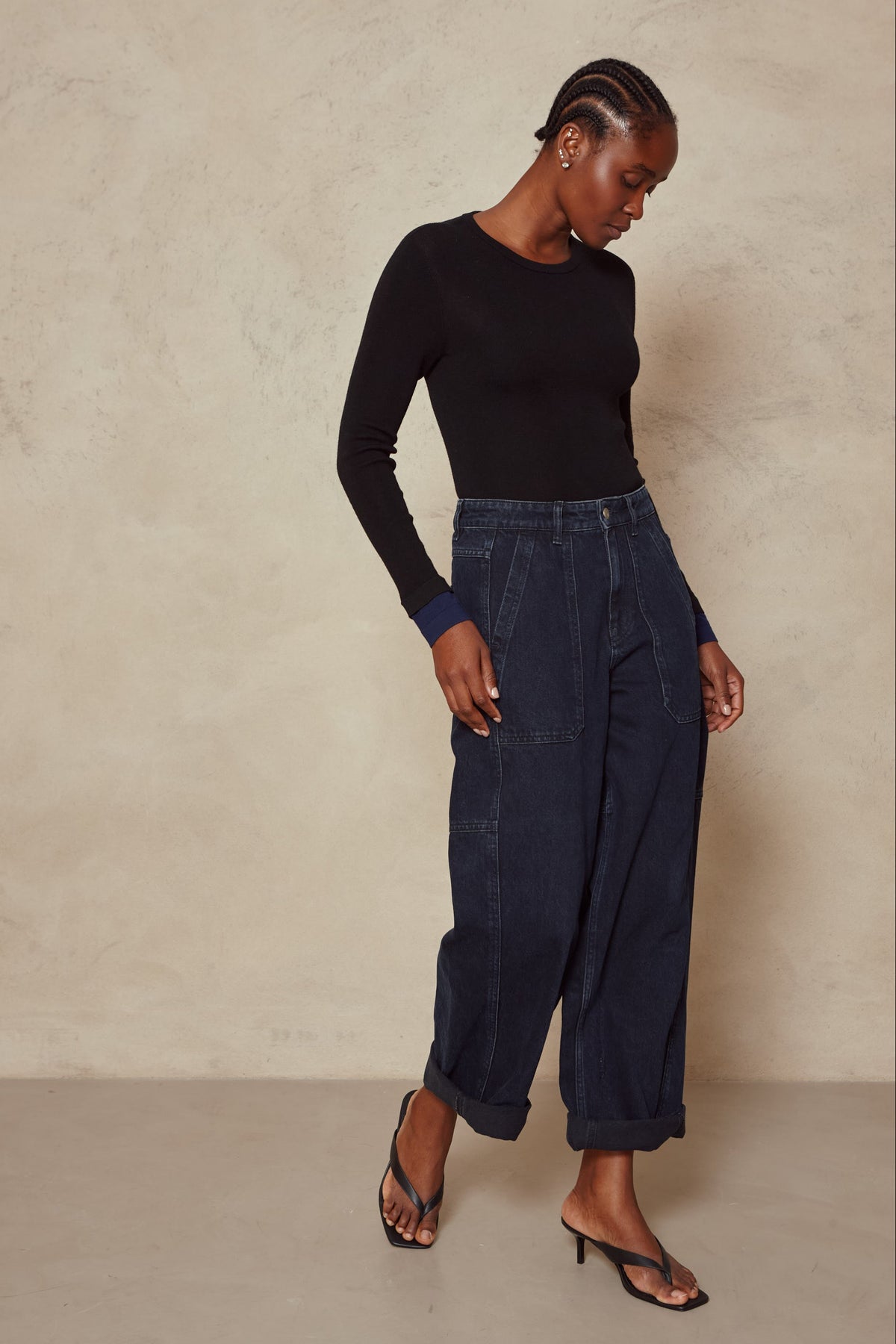 Trinny Fine Merino Crewneck - Black with Navy Sleeve