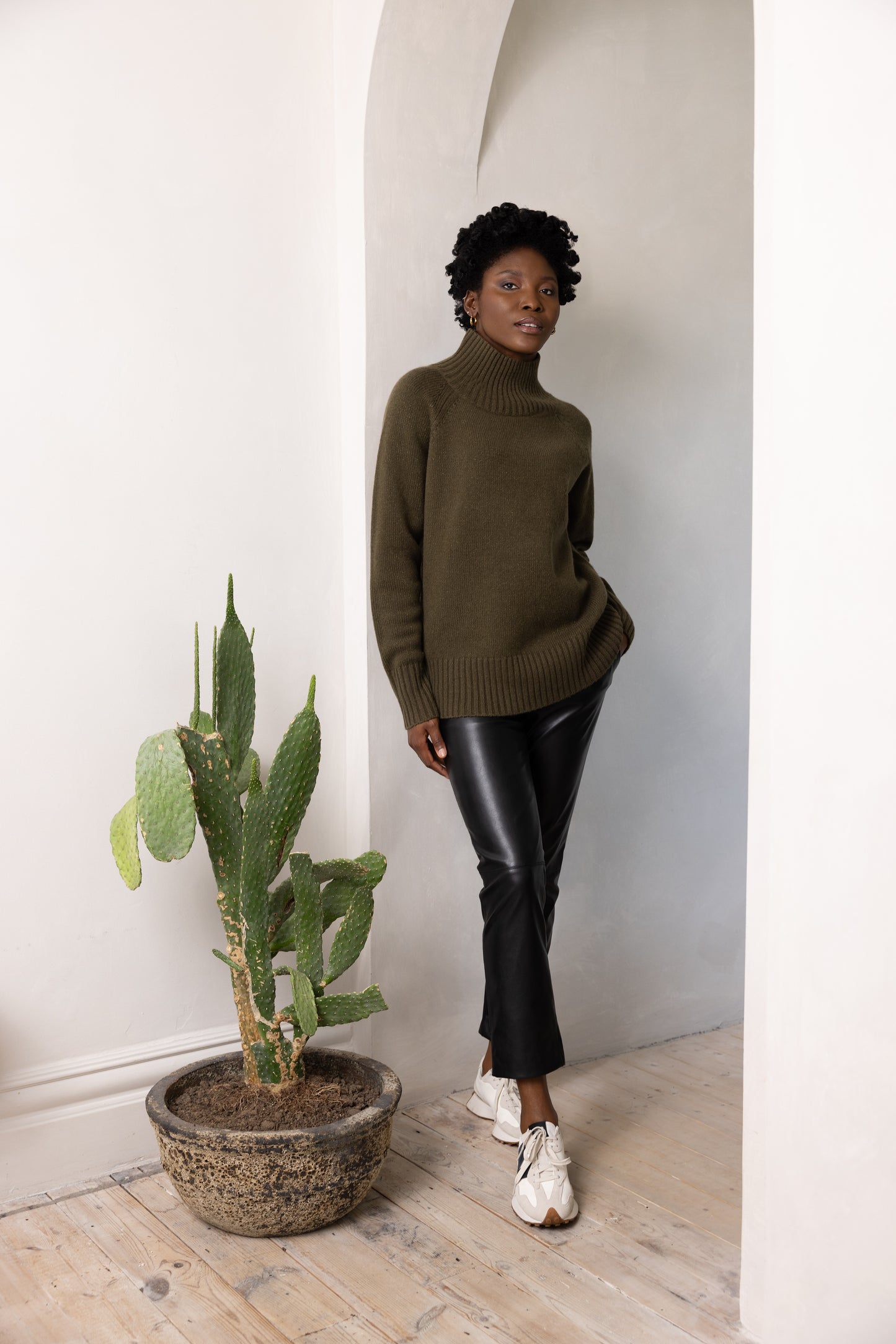 BEA SPARKLE TURTLENECK JUMPER (OLIVE)