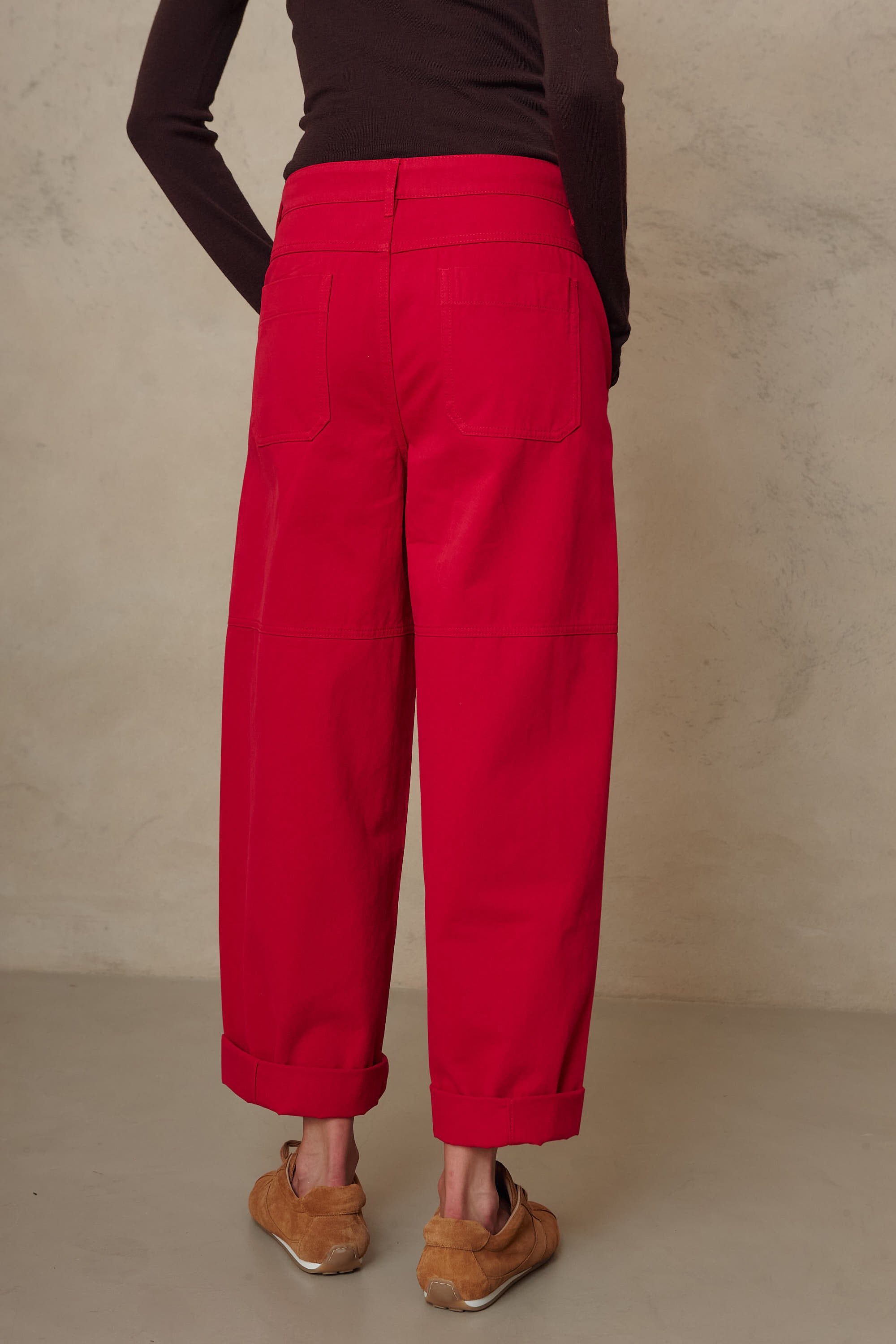 Billie barrel leg trousers in red