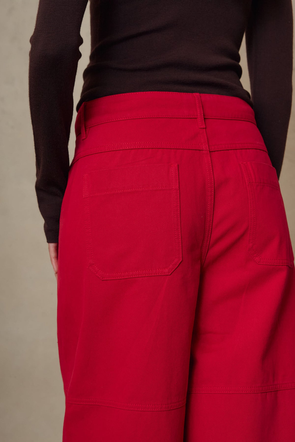 Billie barrel leg trousers in red