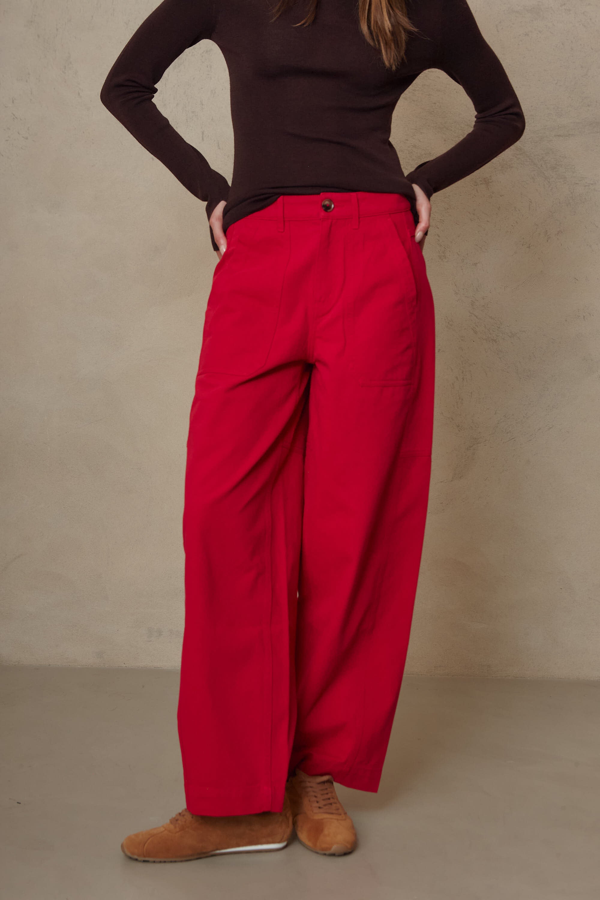 Billie barrel leg trousers in red