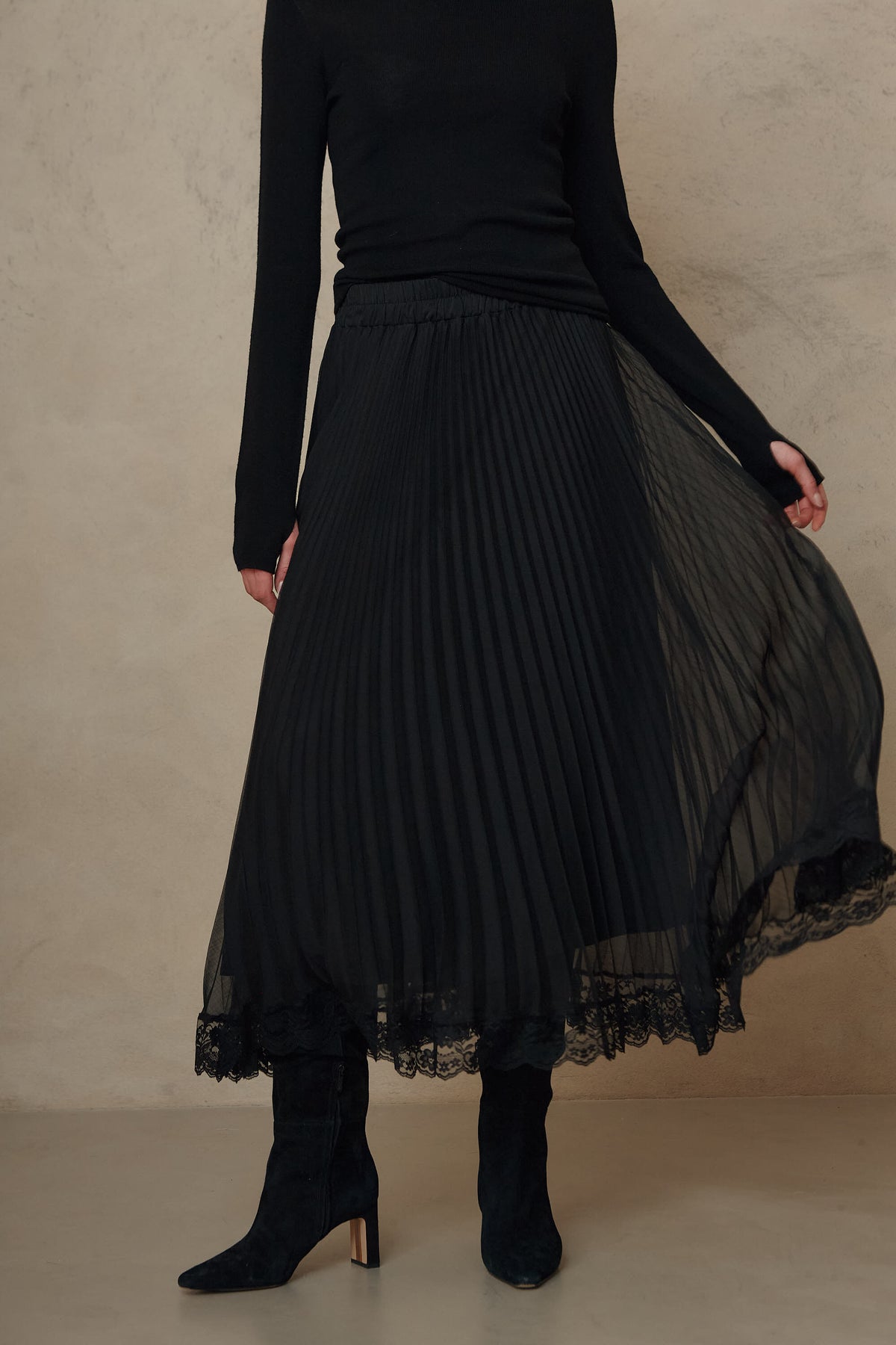 Bonnie pleated lace skirt in black