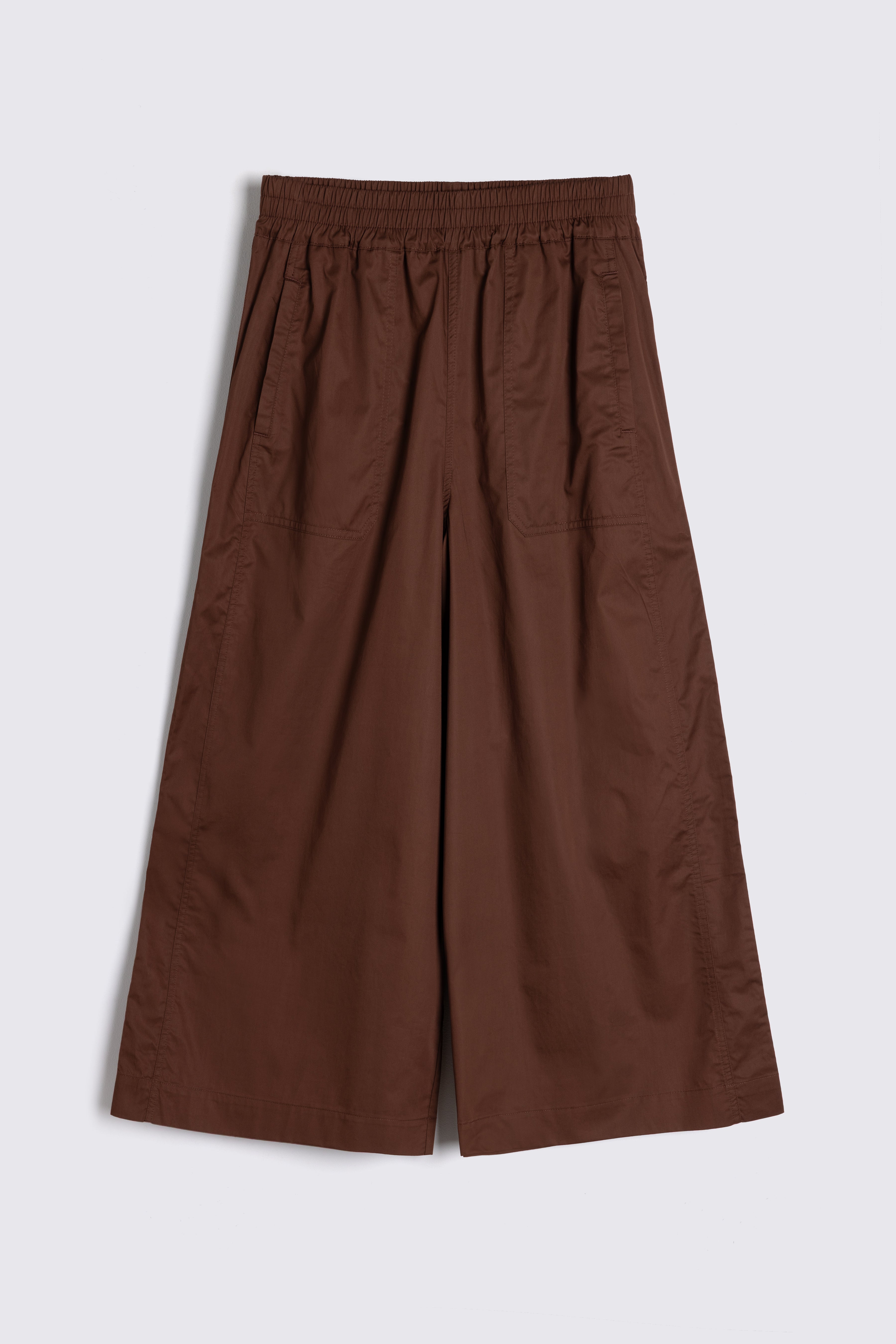 Cropped Trousers chocolate on white background
