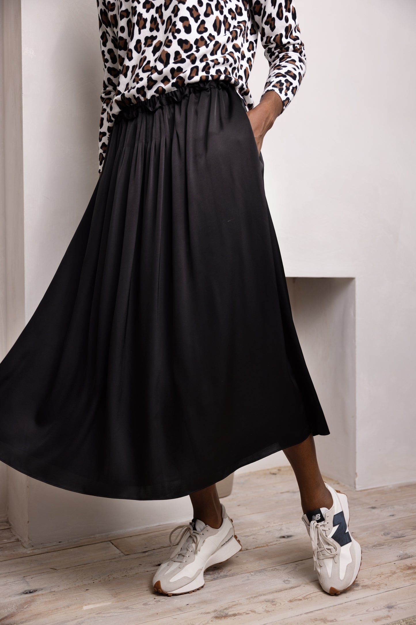 Saffy Satin Skirt (Black)