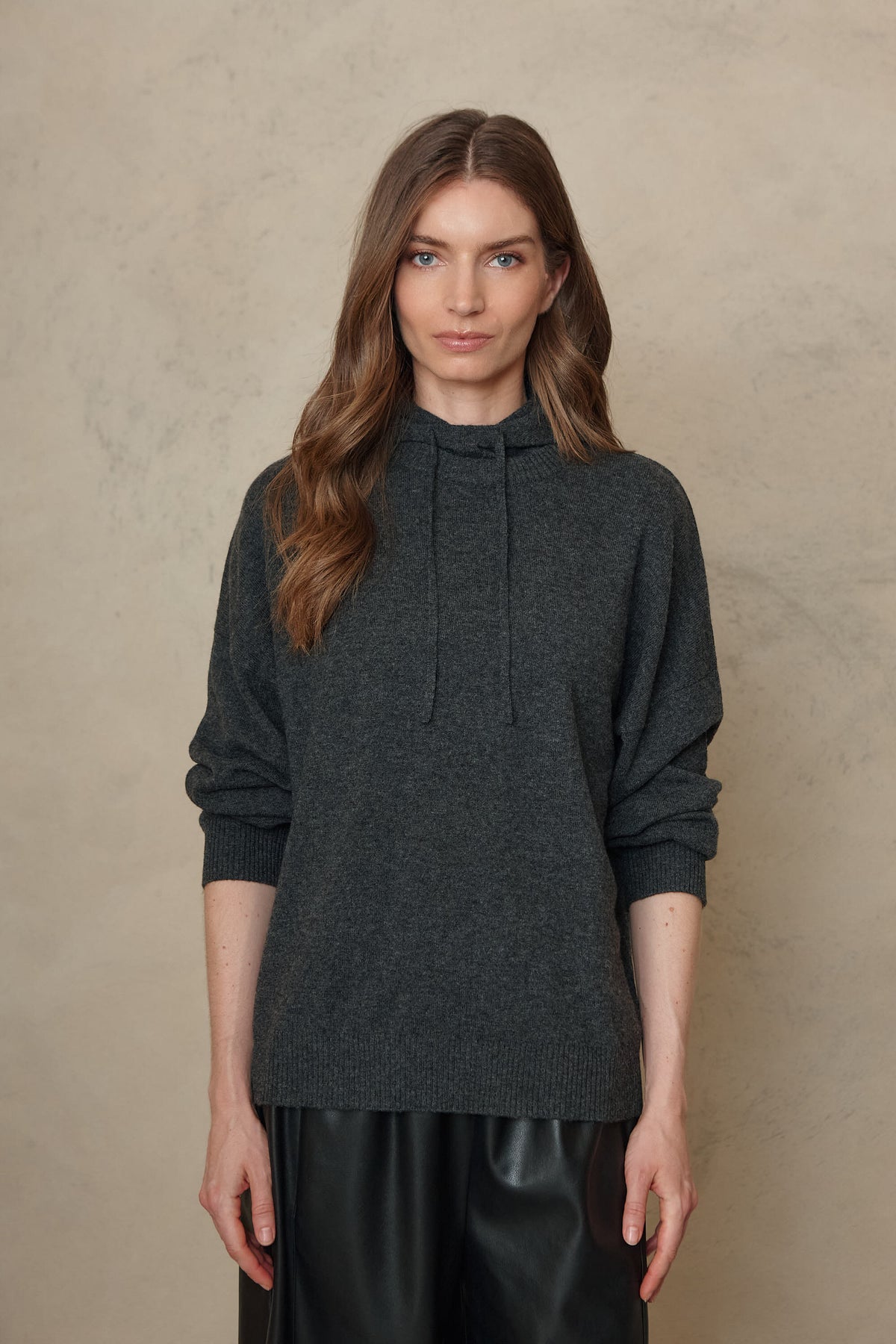 Heidi cashmere blend hoodie in charcoal
