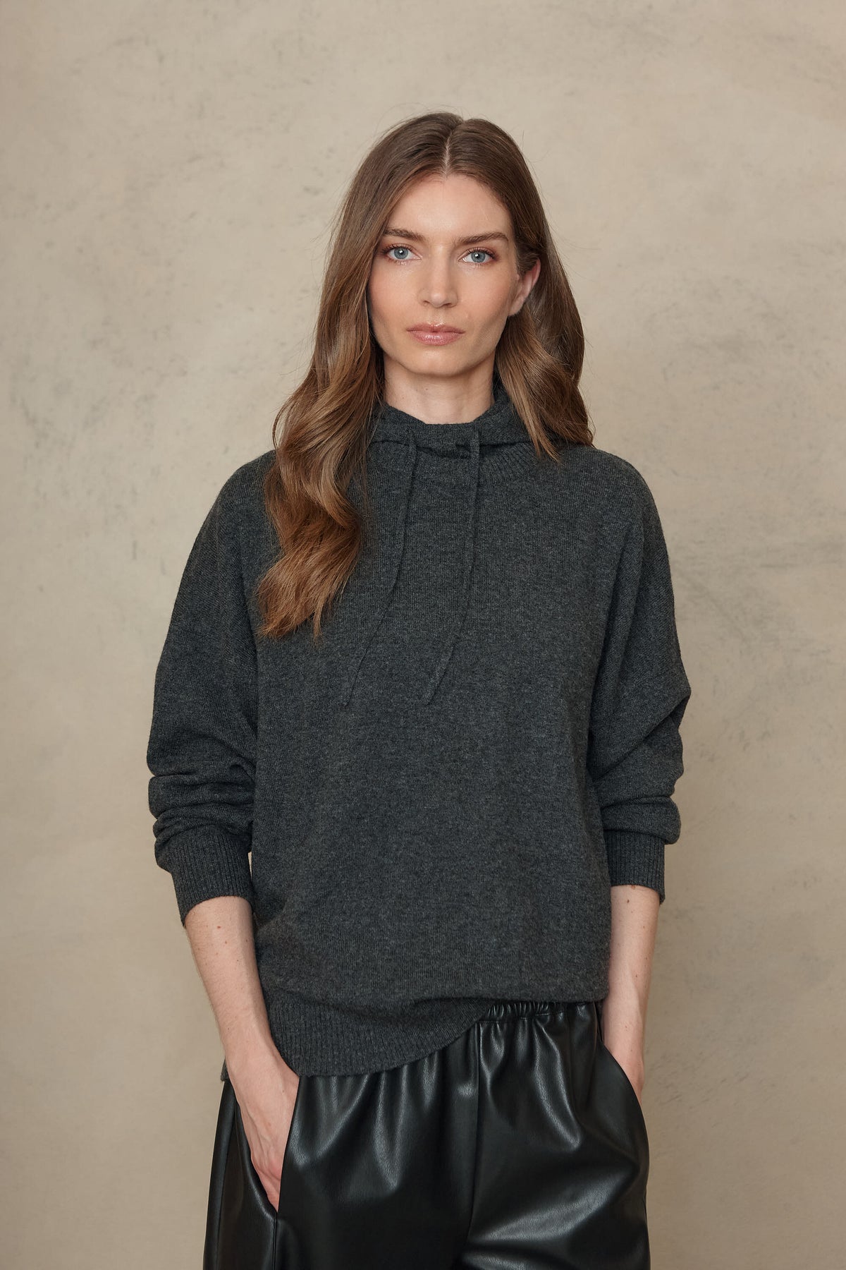 Heidi cashmere blend hoodie in charcoal