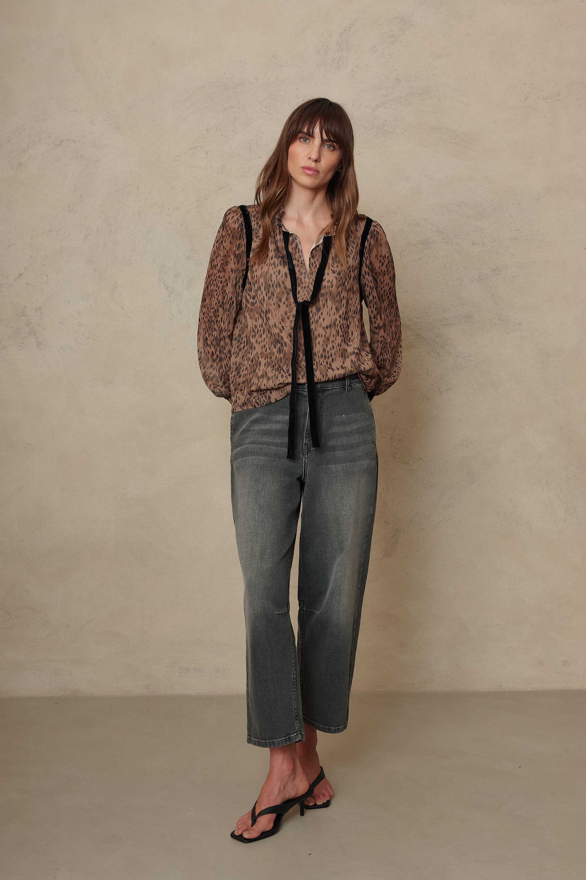 Emmie Barrel Leg Jeans - Washed Black