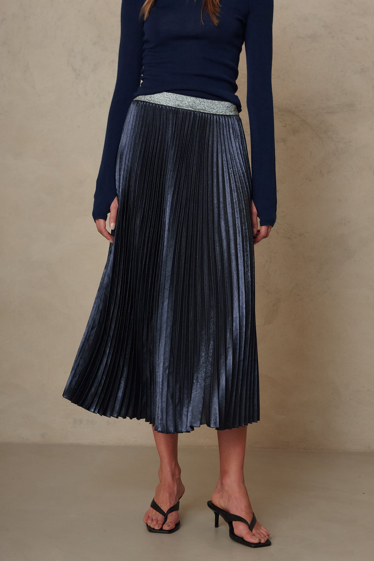 Mia pleated skirt in navy