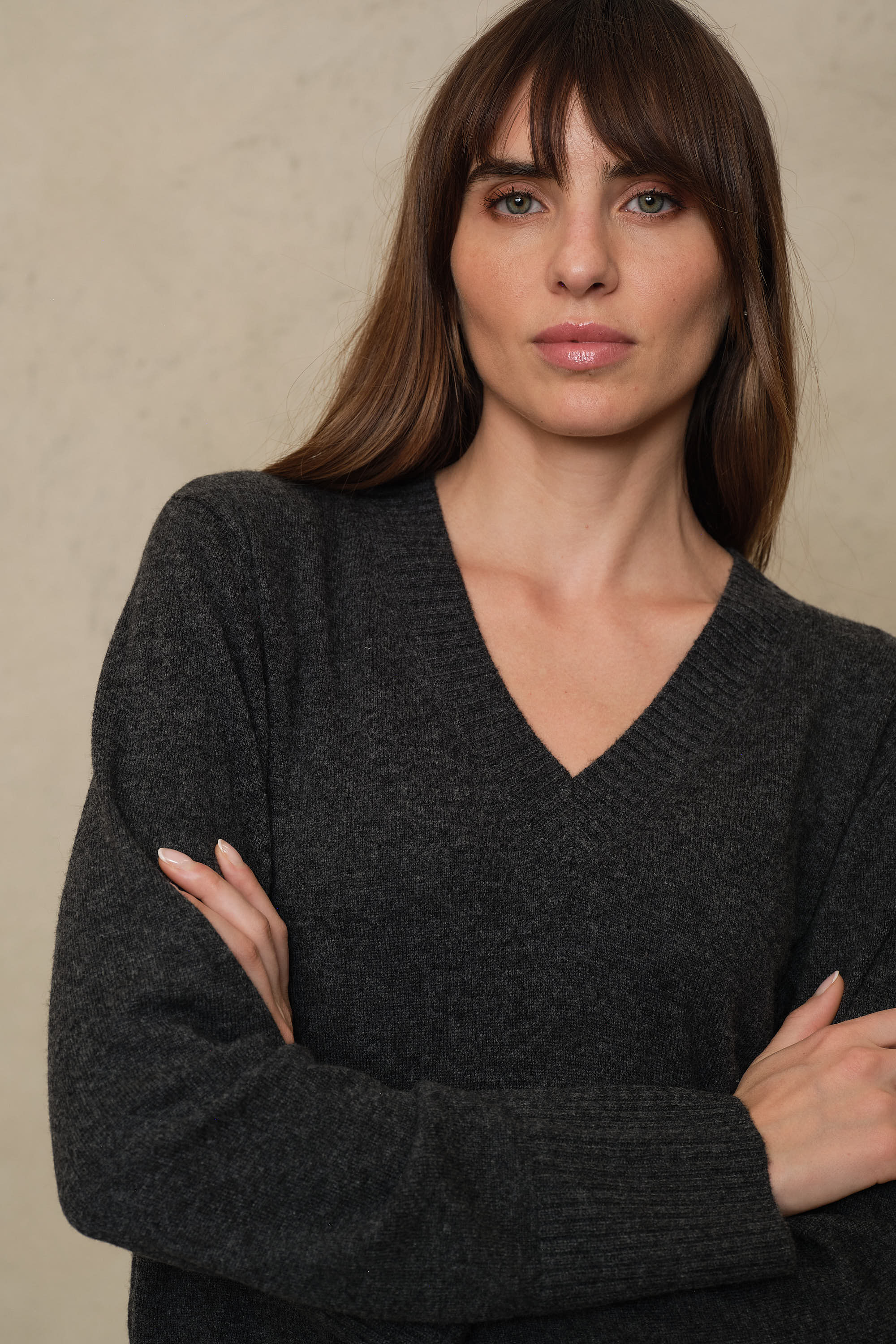Nian V-Neck Cashmere Blend Jumper - Charcoal